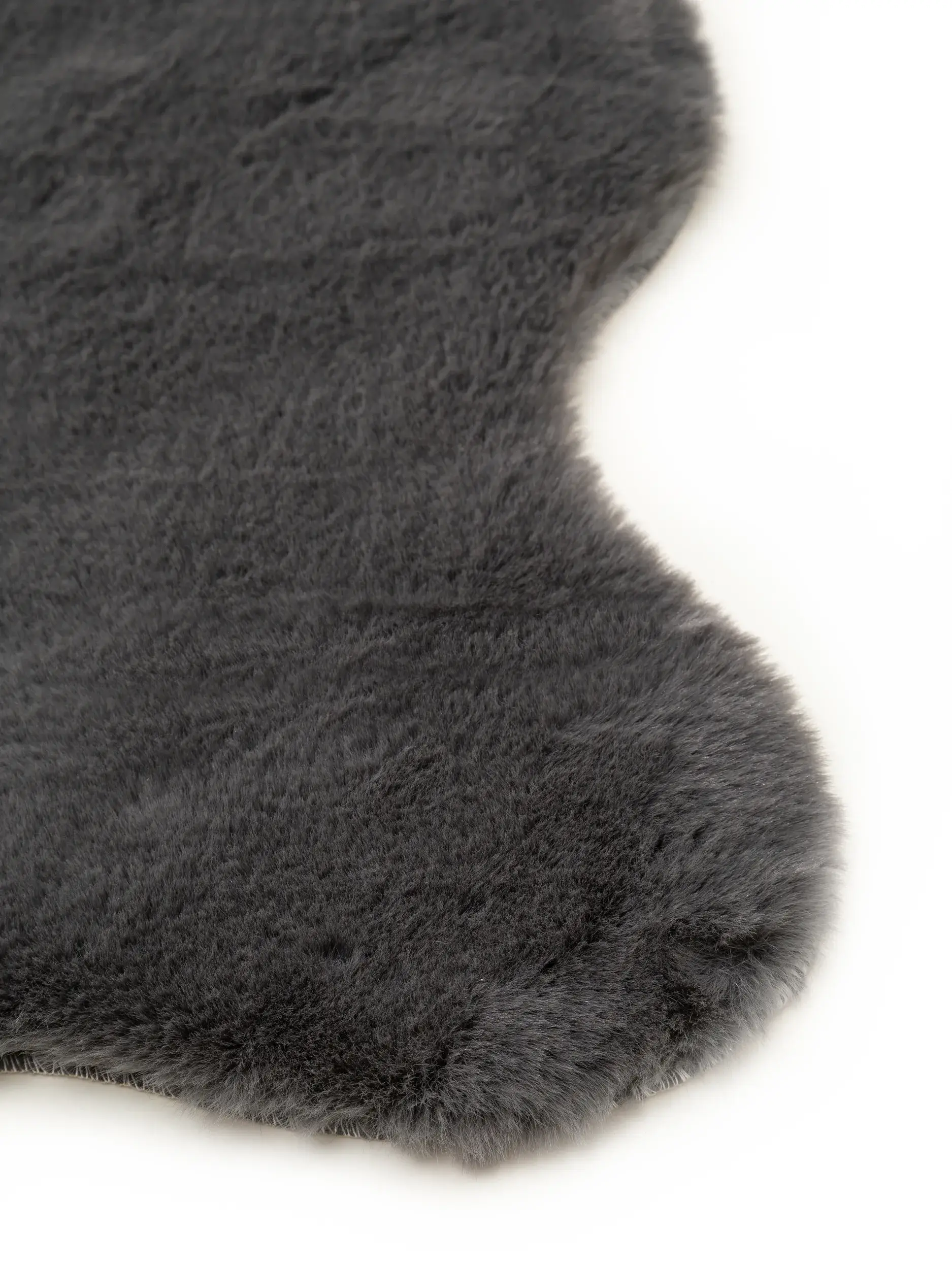 Kunstfell Dave Anthrazit im Design Uni aus 100% Polyester von benuta Nest