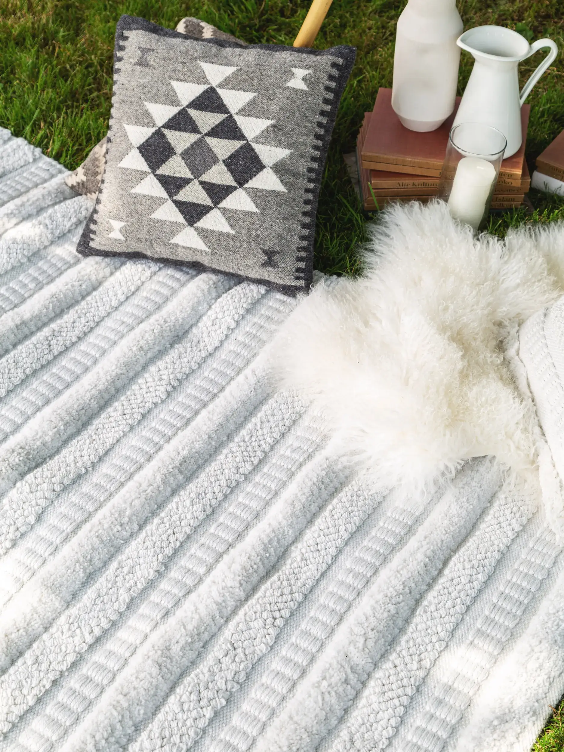 In- & Outdoor Pouf Toni Ivory von benuta Pure