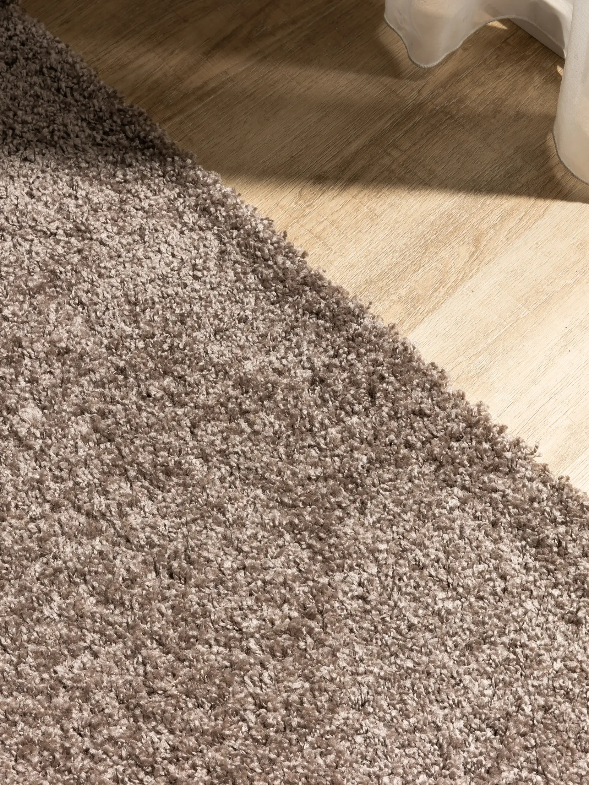Tapete de 100% Polypropylen em Taupe com pelo de 100% Polypropylen de altura da benuta Basic