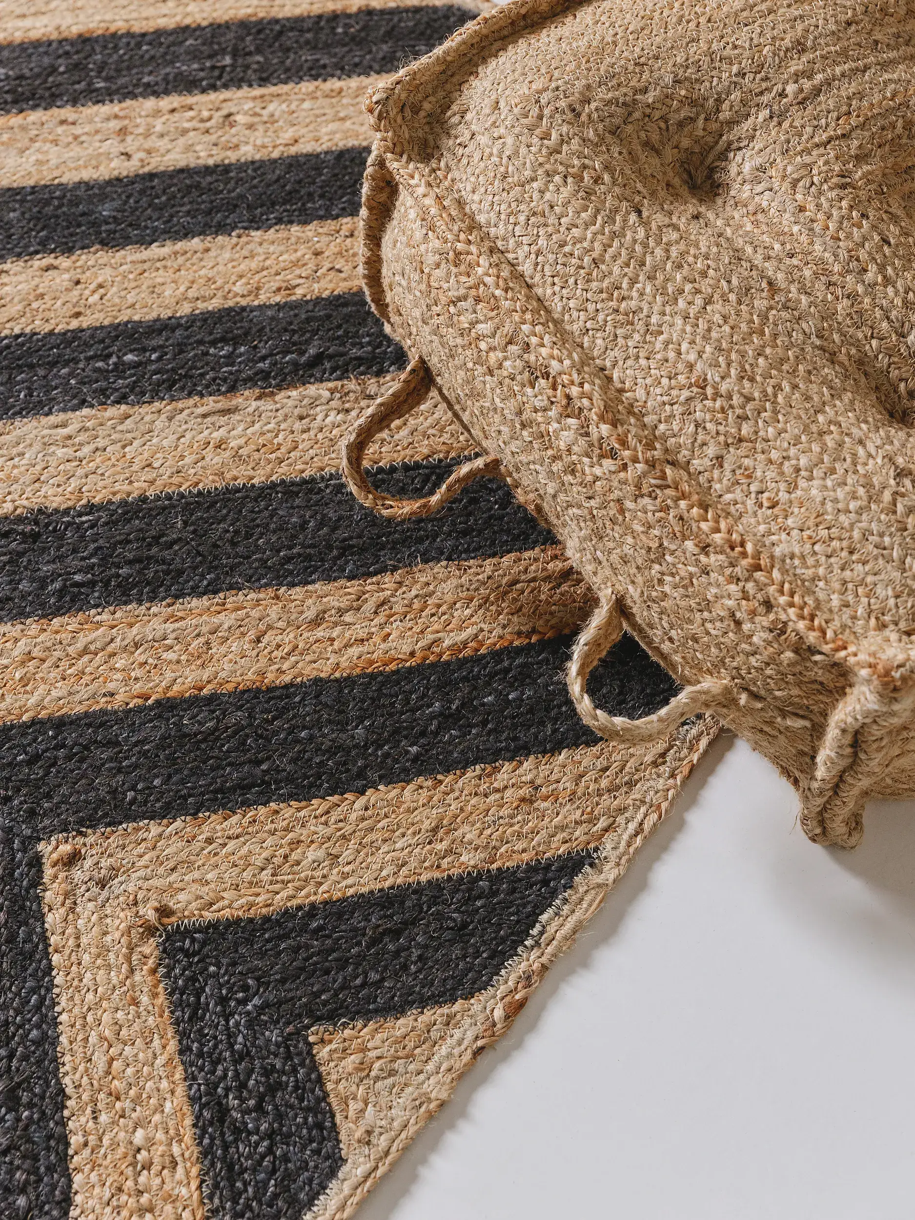 Teppich Britt aus 100% Jute in Schwarz von benuta Pop