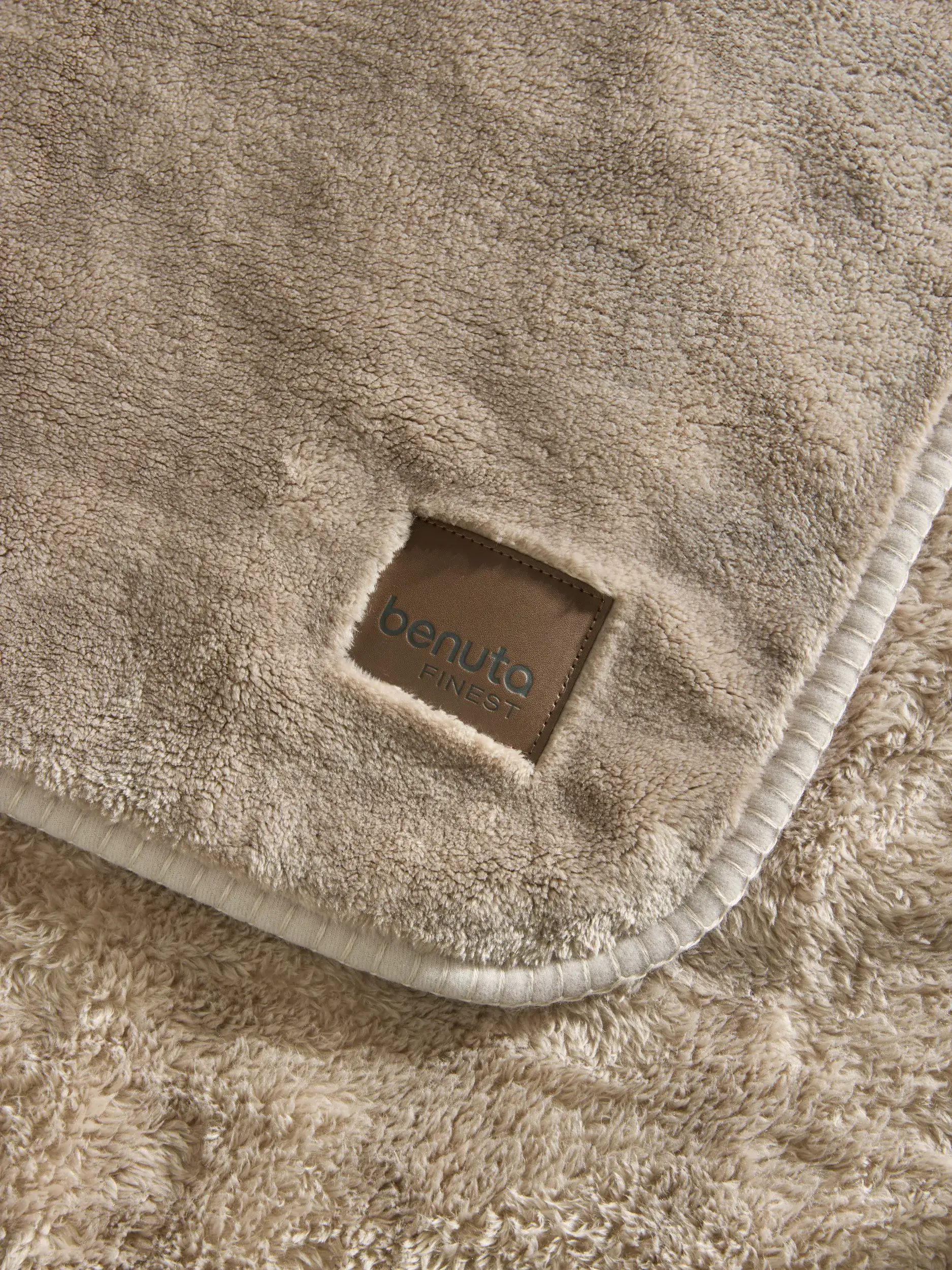 Couverture Lux Taupe de benuta