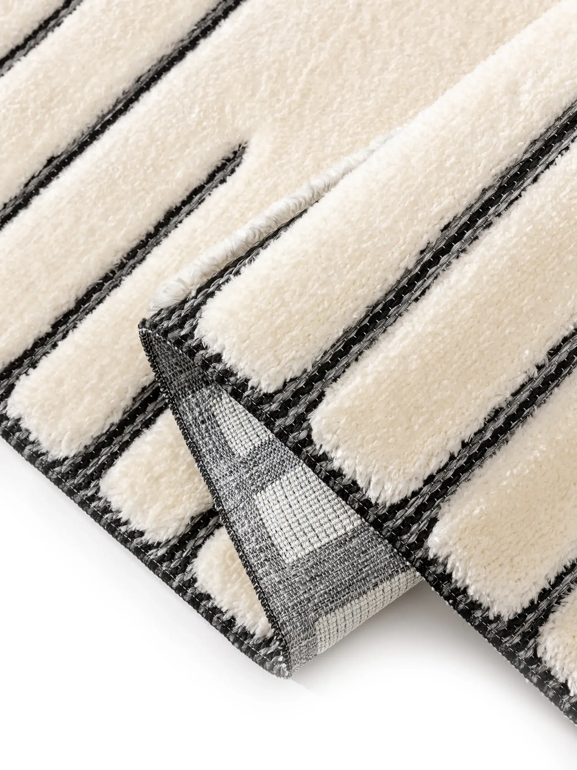 Rug made of 63% Polyester, 37% Polypropylen in Weiß with a 63% Polyester, 37% Polypropylen high pile by benuta Basic