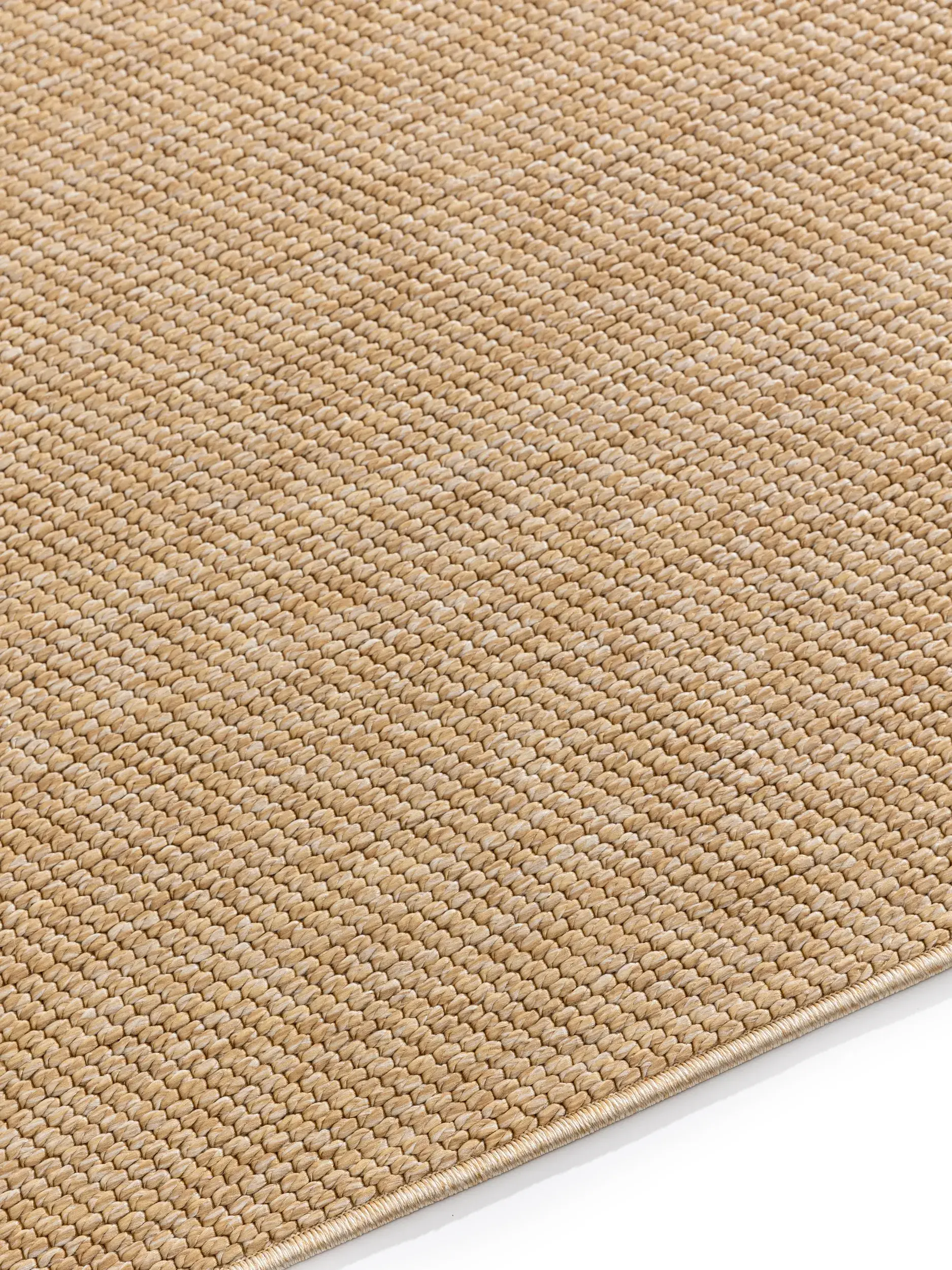 Matto 100% Polypropylena värissä Beige 100% Polypropylen korkealla nukalla merkiltä benuta Basic