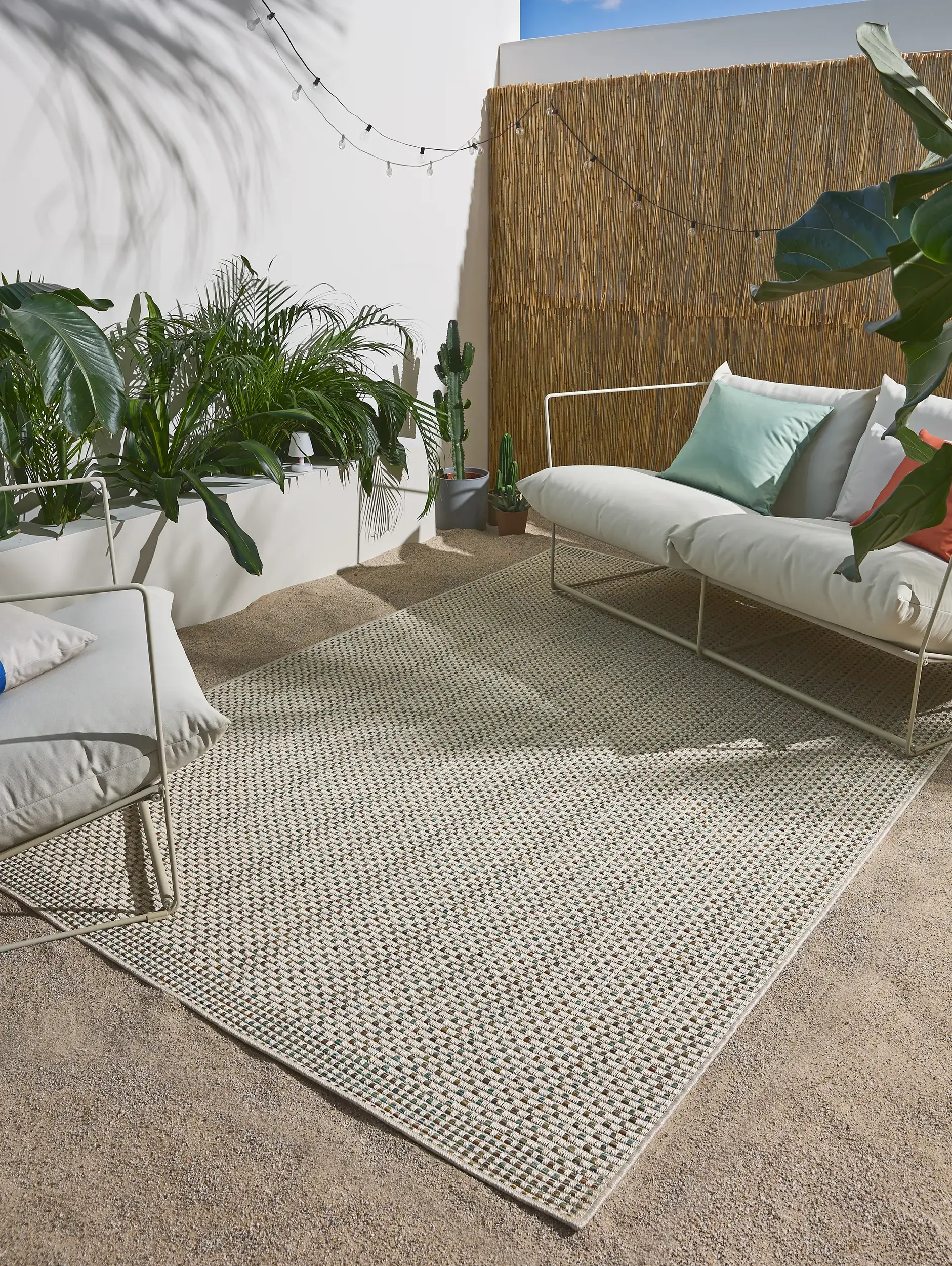 Teppich aus 100% Polypropylen in Beige mit 100% Polypropylen hohem Flor von benuta Nest