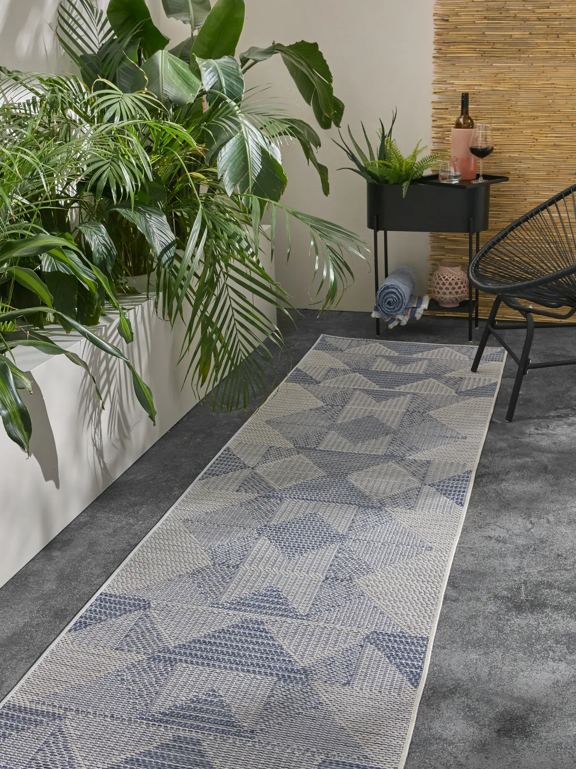 Rug made of 100% Polypropylen in Blue with a 100% Polypropylen high pile by benuta Nest