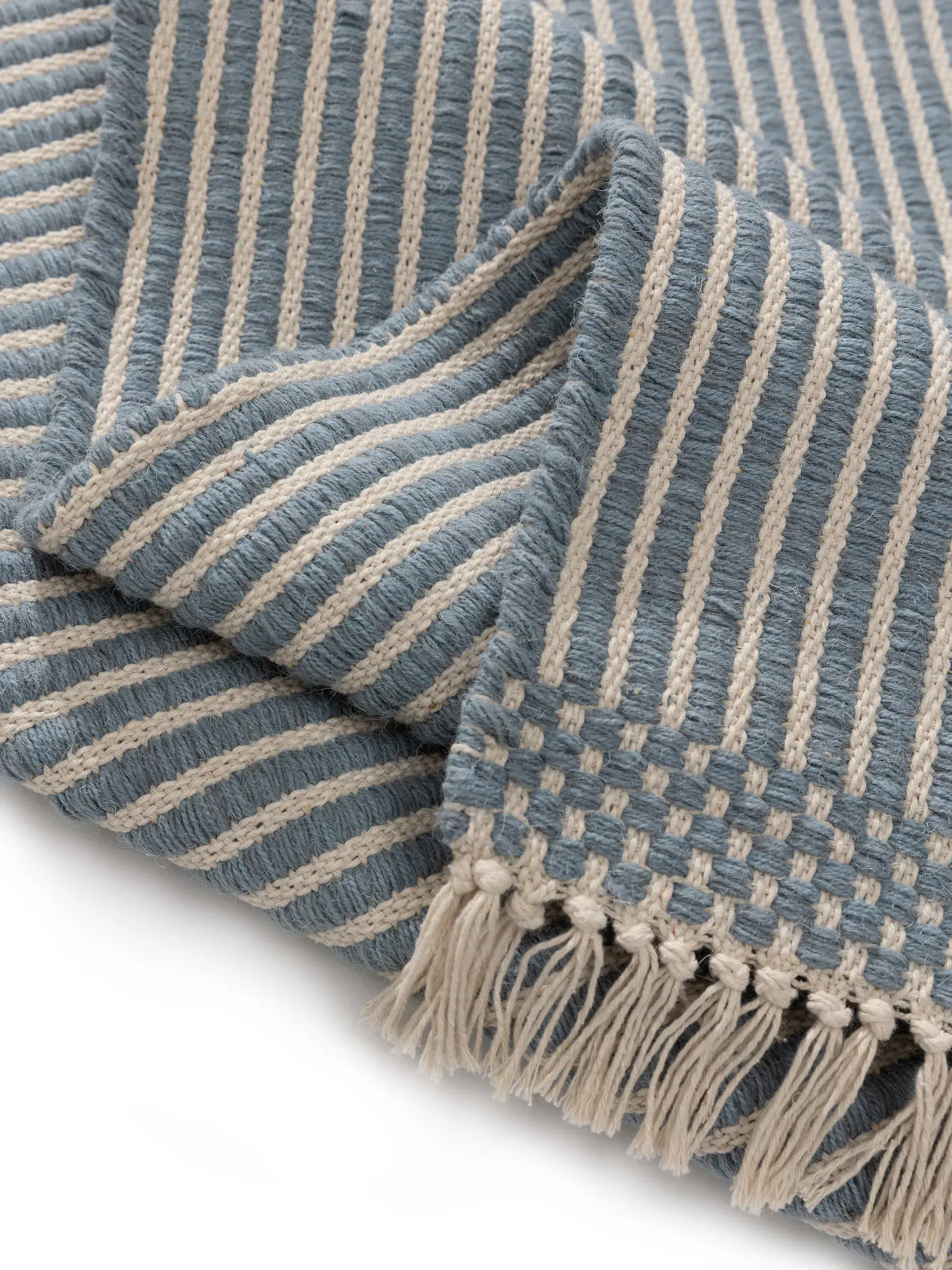 Teppich aus 70% Baumwolle, 30% Wolle in Blau mit 70% Baumwolle, 30% Wolle hohem Flor von Lytte
