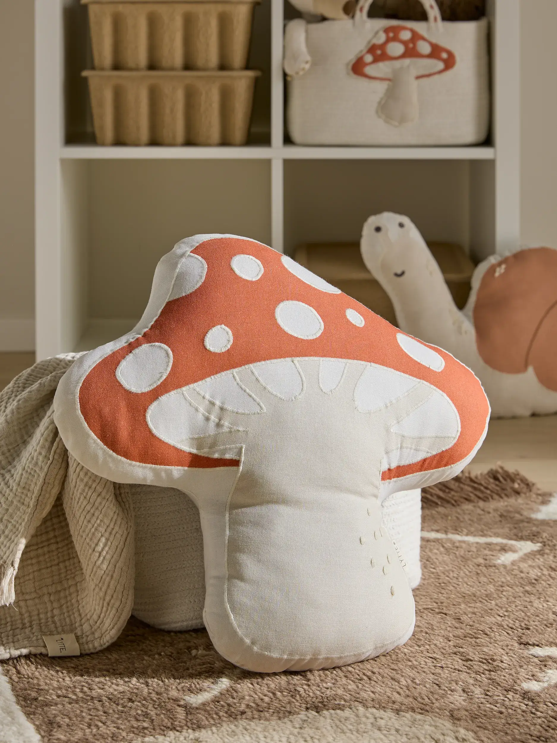 Kissen Isa Beige/Rot im Design Kindermotive aus  von Lytte