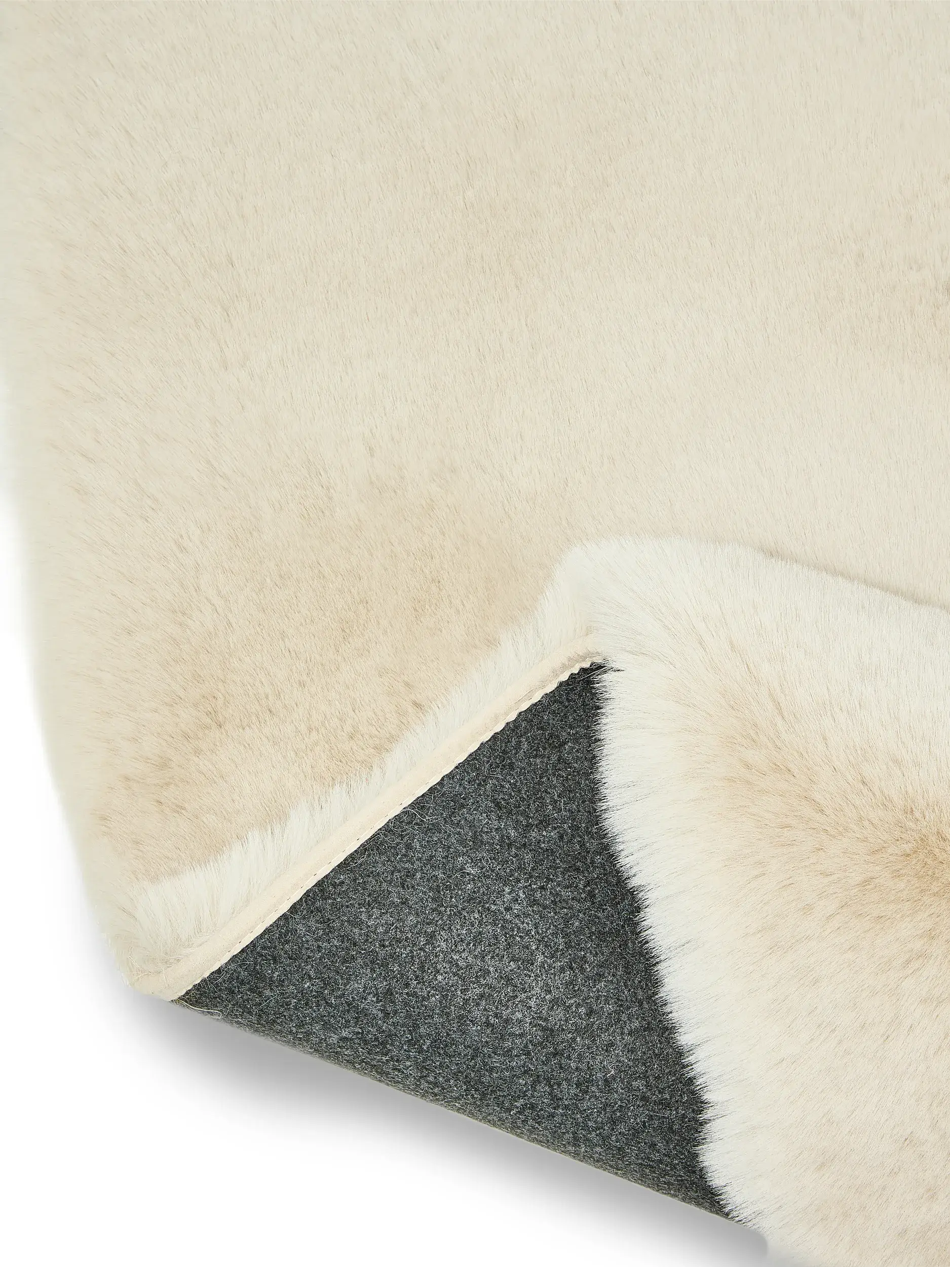 Teppich aus 100% Polyester in Beige mit 100% Polyester hohem Flor von benuta Finest
