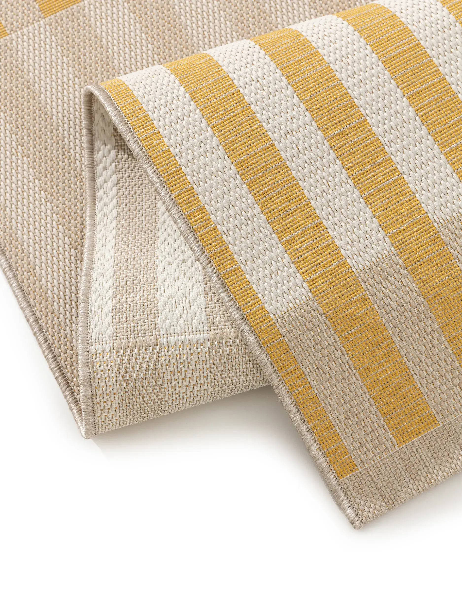 Tapis en 100 % Polyester (PET recyclé) en Jaune avec une pile de 100 % Polyester (PET recyclé) de hauteur de benuta nest