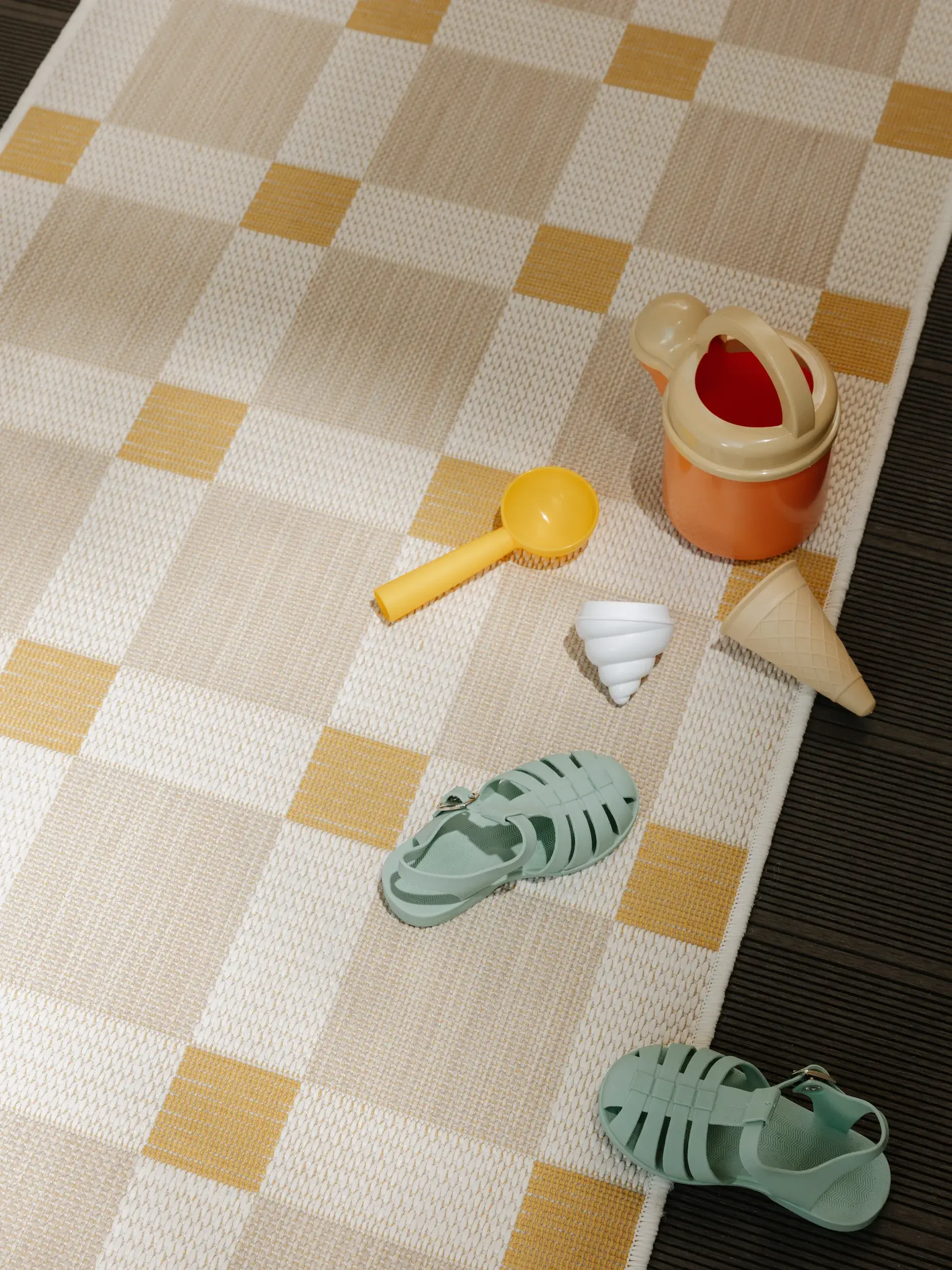 Teppich aus 100% Polyester (recyceltes PET) in Beige mit 100% Polyester (recyceltes PET) hohem Flor von benuta Nest