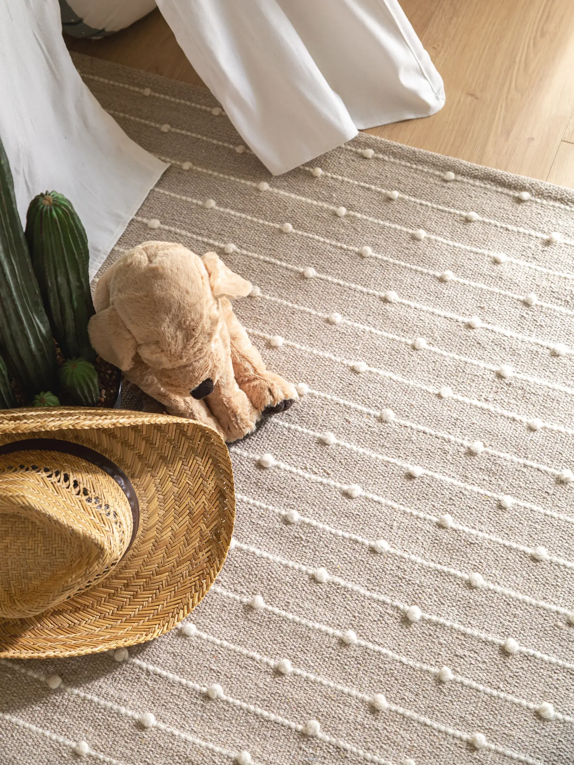 Rug made of 80% Baumwolle, 20% Wolle in Beige with a 80% Baumwolle, 20% Wolle high pile by Lytte