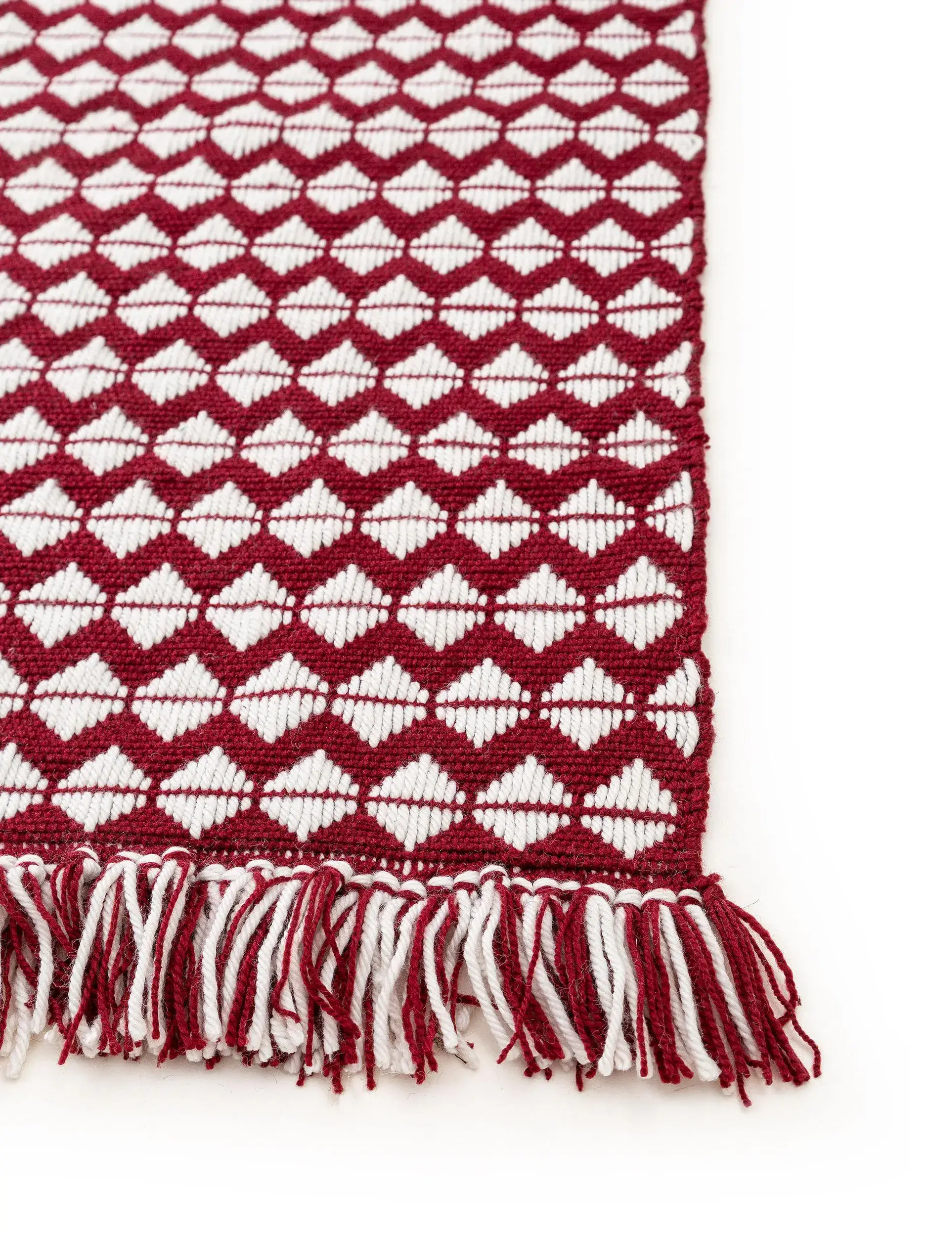 Tappeto di 100% Poliestere (PET riciclato) in Rosso con pelo alto 100% Poliestere (PET riciclato) da benuta pure