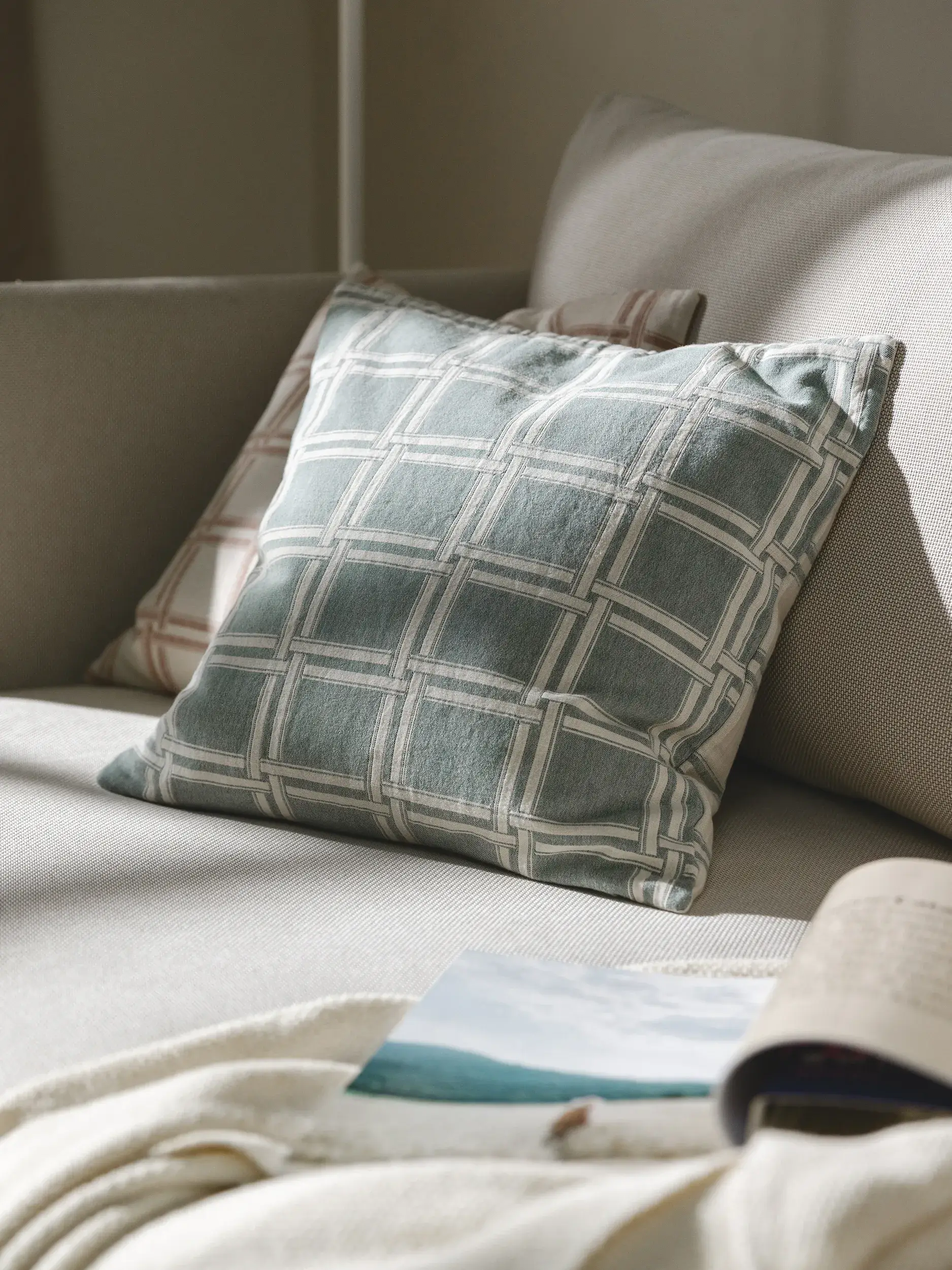 Cushion Cover Dario Cream/Green in Geometric design made of 100% Cotton by benuta Nest