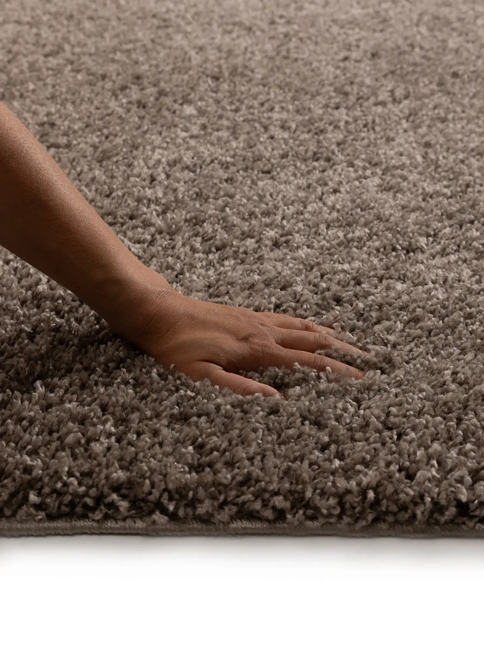 Tapete de 100% Polypropylen em Taupe com pelo de 100% Polypropylen de altura da benuta Basic