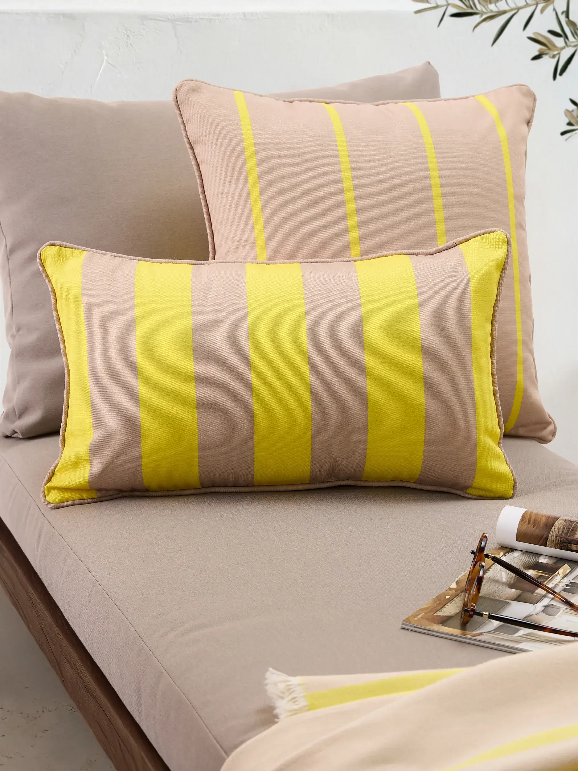 Indendørs- og udendørspude Reed Gul fra benuta nest