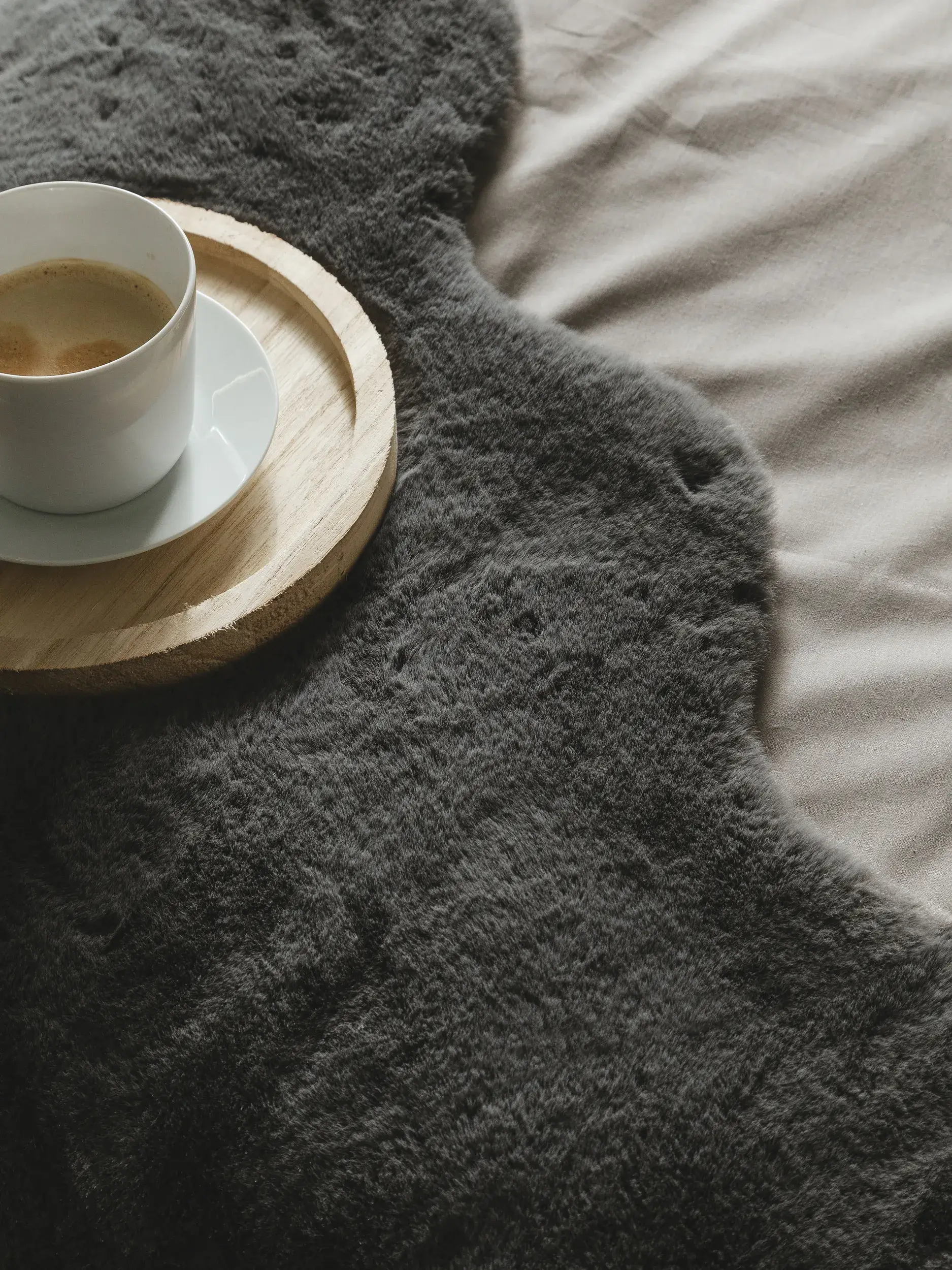Kunstfell Dave Anthrazit im Design Uni aus 100% Polyester von benuta Nest