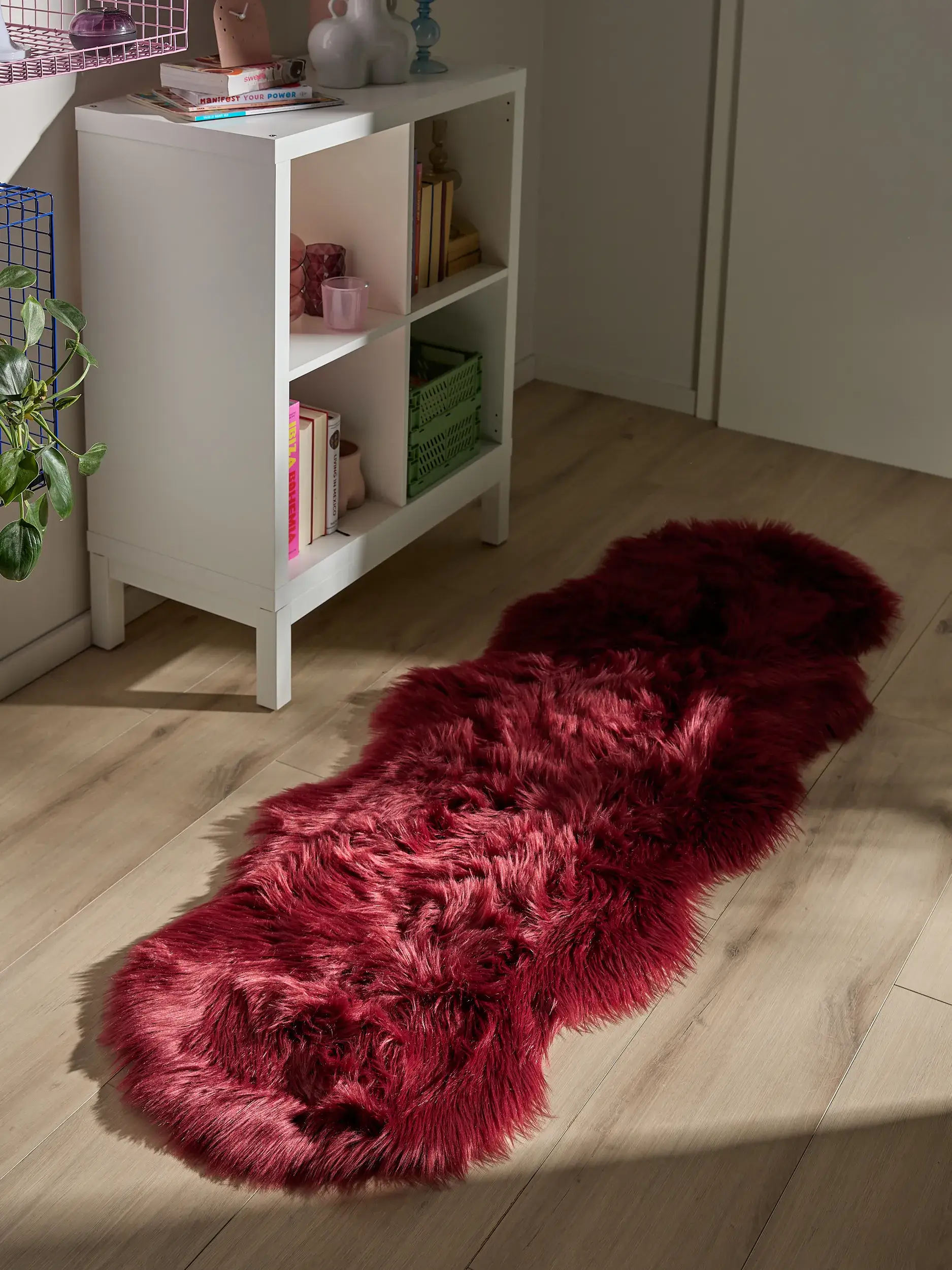 Tappeto di 70% Poliacrilico, 30% Poliestere in Rosso con pelo alto 70% Poliacrilico, 30% Poliestere da benuta POP