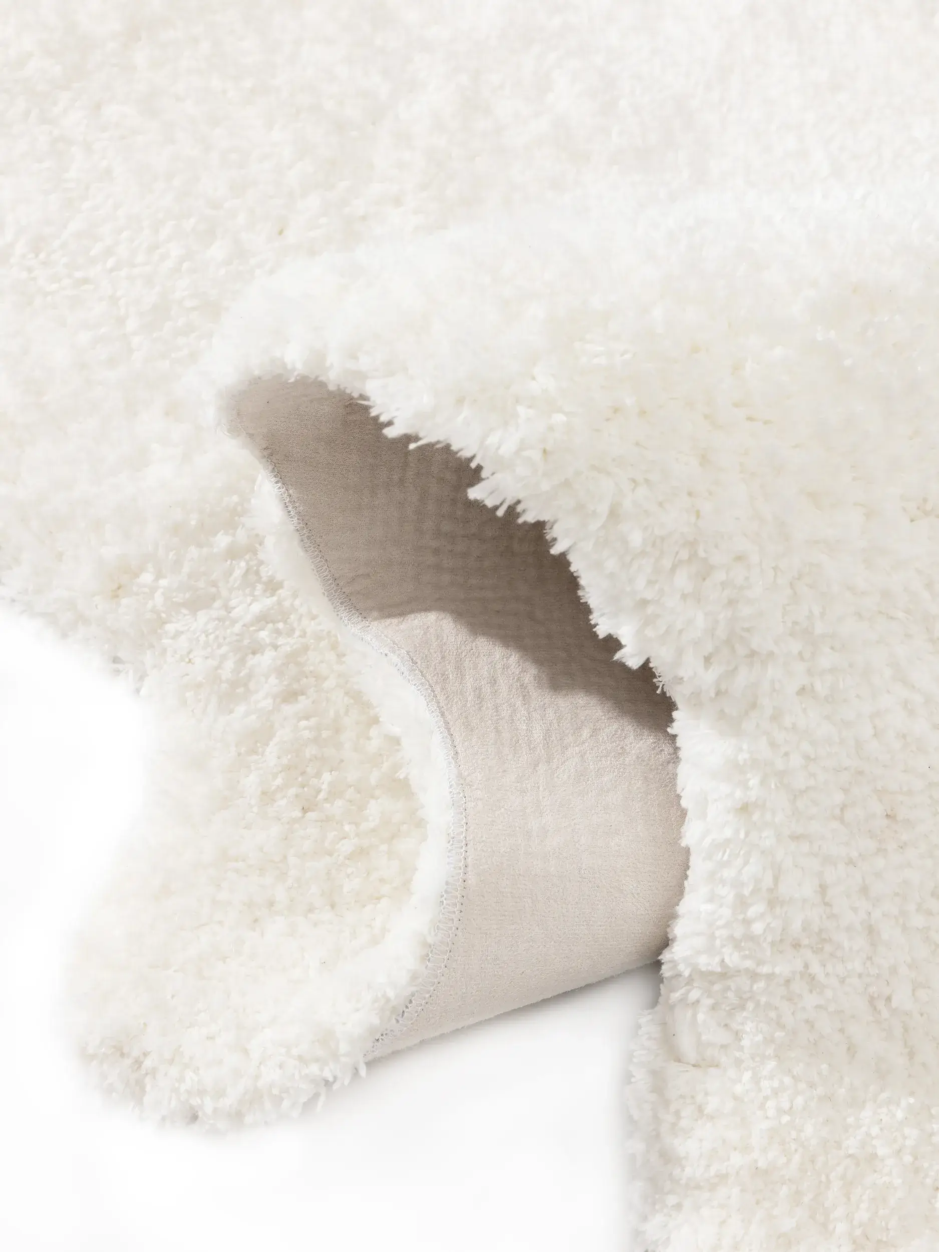 Rug made of 100% Polyester in Weiß with a 100% Polyester high pile by benuta Nest
