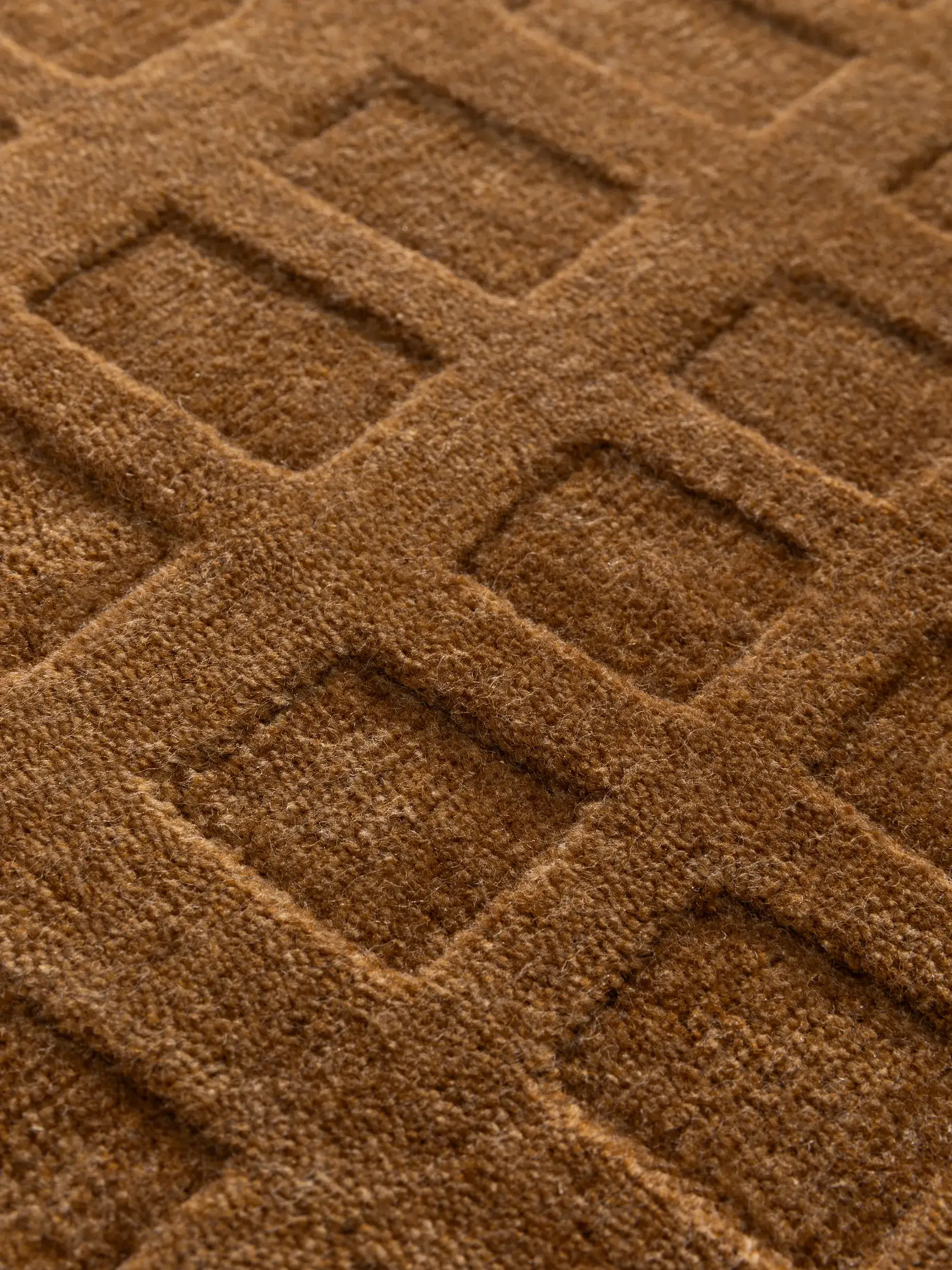 Teppich aus 50% Wolle, 50% Viskose in Beige mit 50% Wolle, 50% Viskose hohem Flor von benuta Finest