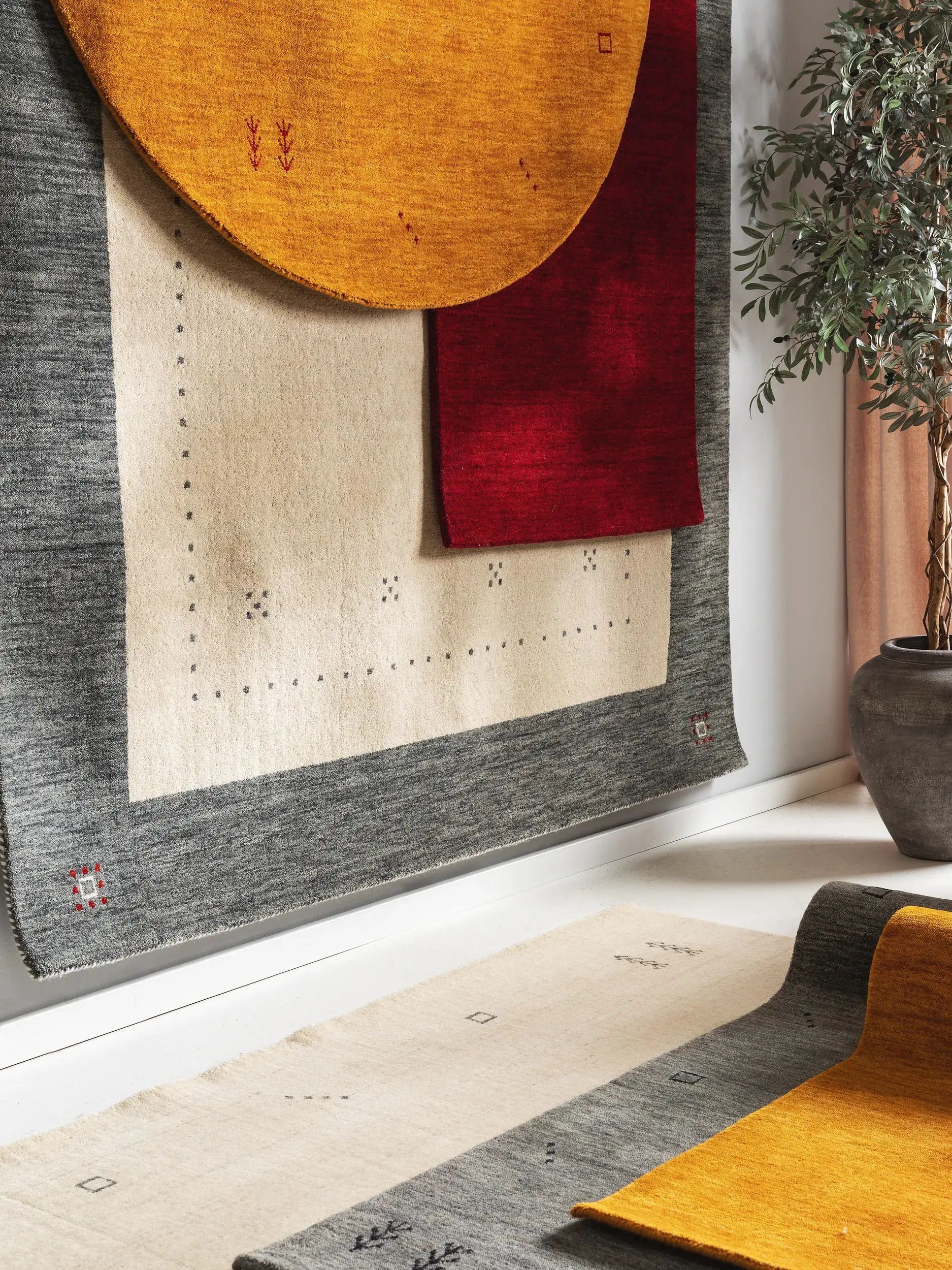 Teppich aus 100% Wolle in Beige mit 100% Wolle hohem Flor von benuta Nest