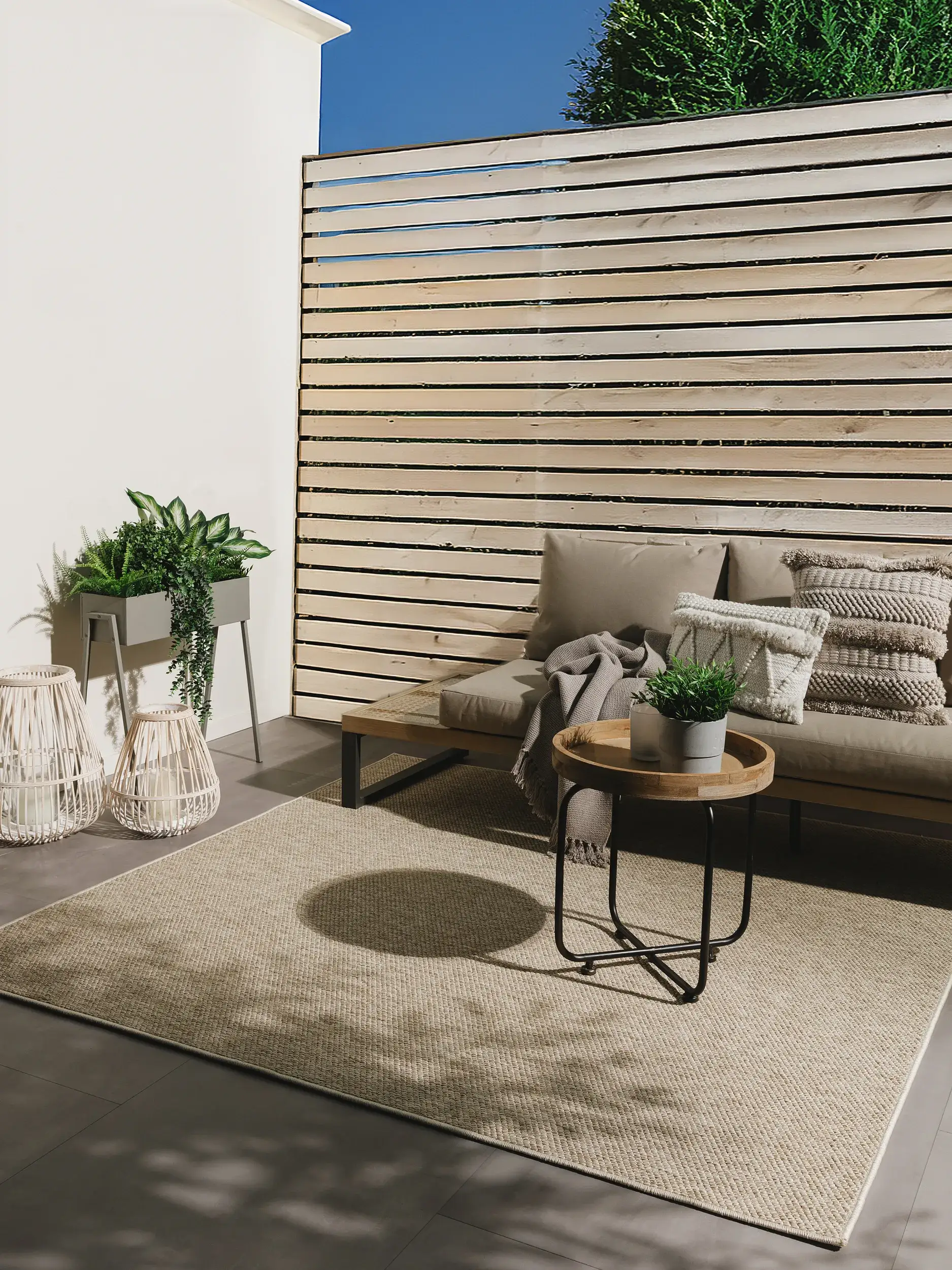 Rug made of 100% Polypropylen in Taupe with a 100% Polypropylen high pile by benuta Basic