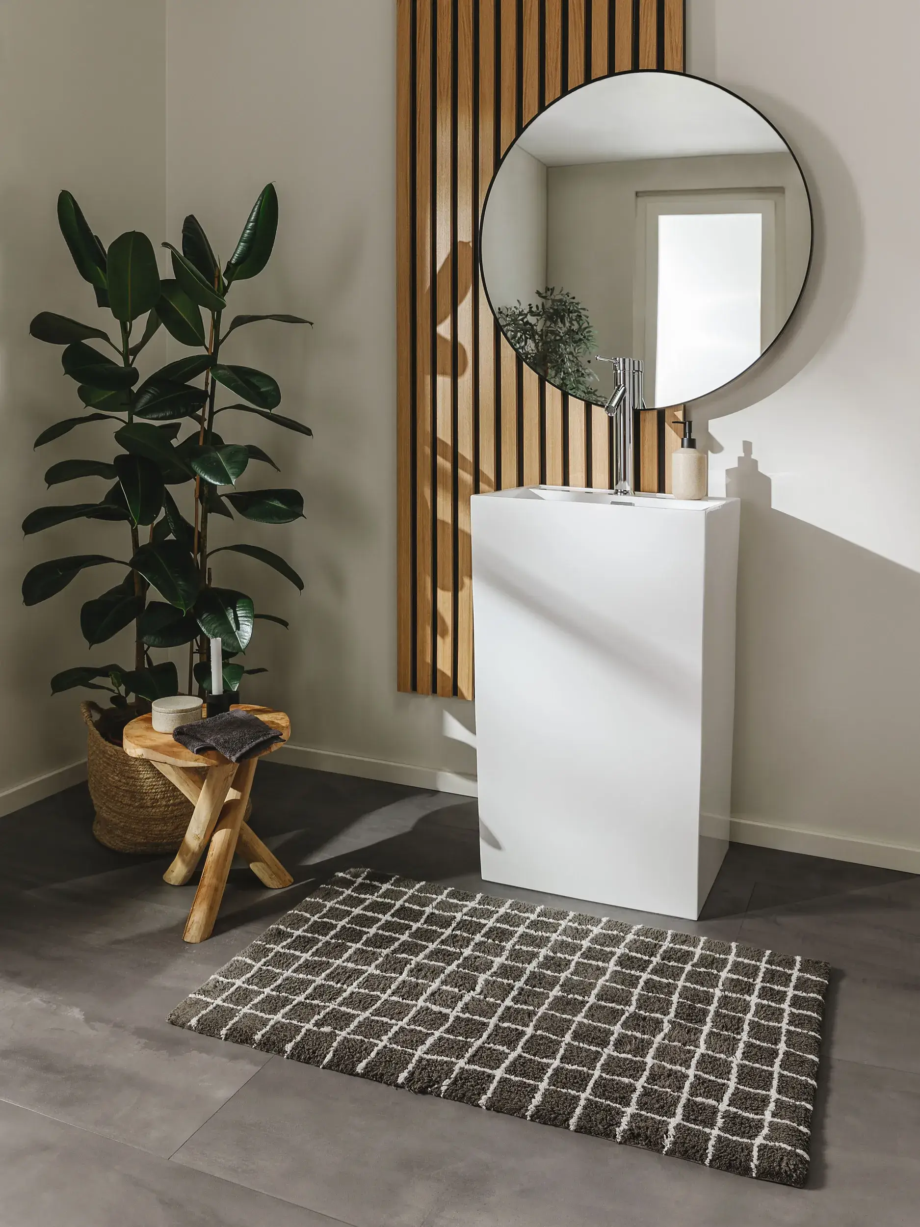 Alfombrilla de baño Wavu Gris con diseño de Acuadros en 100% Algodón de benuta nest