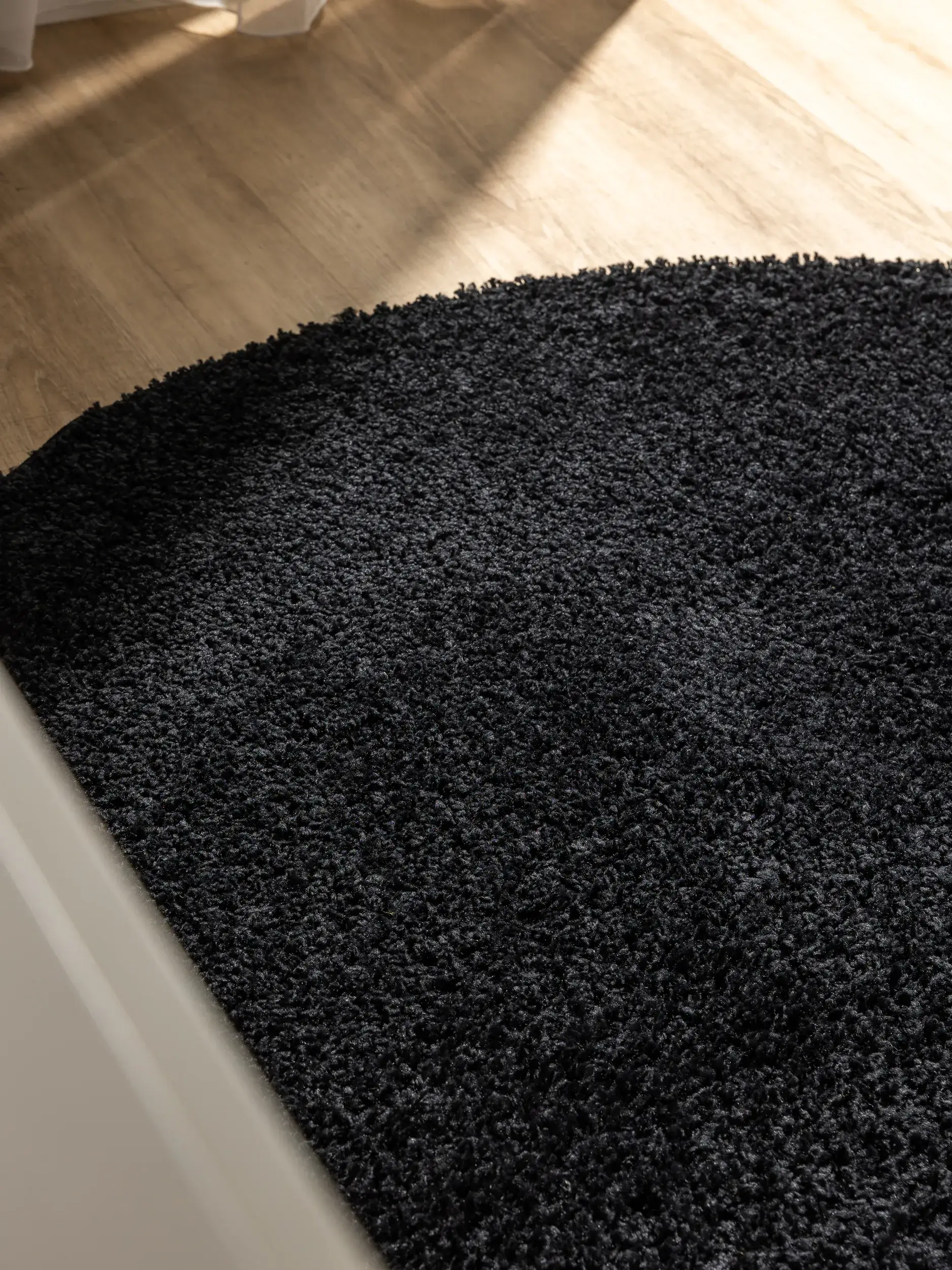Rug made of 100% Polypropylen in Schwarz with a 100% Polypropylen high pile by benuta Basic