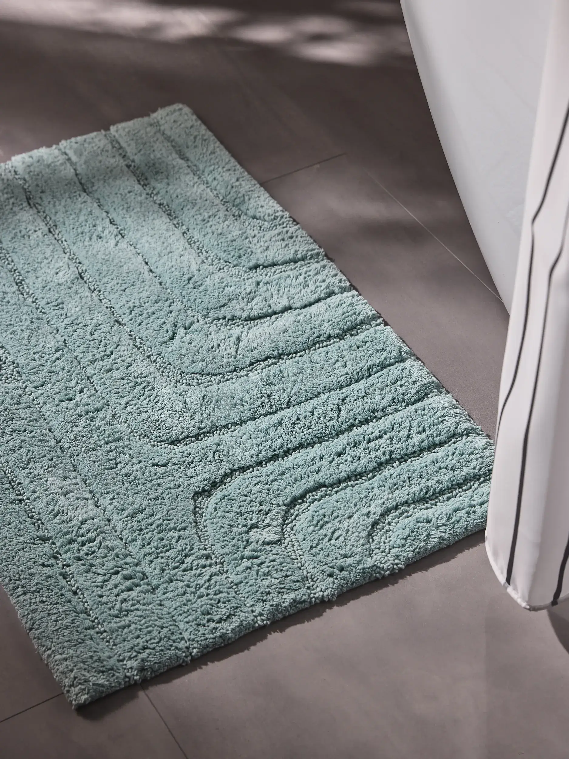 Badematte Dan Blau Geometrisch-suunnittelussa, valmistettu 100% Baumwolleista, benuta Nestin toimesta
