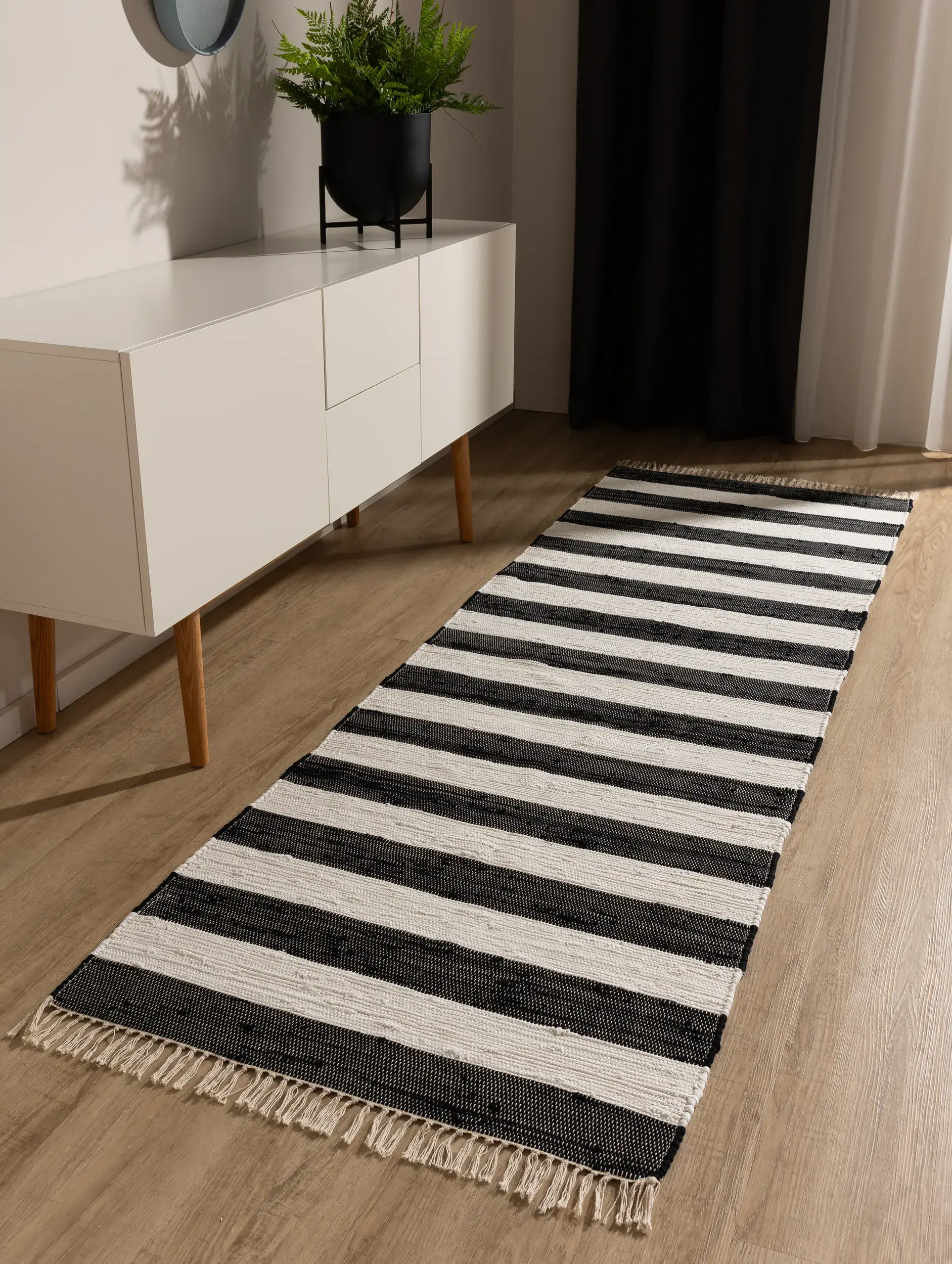 Teppich aus recyceltem Material Tom Schwarz/Weiß von 