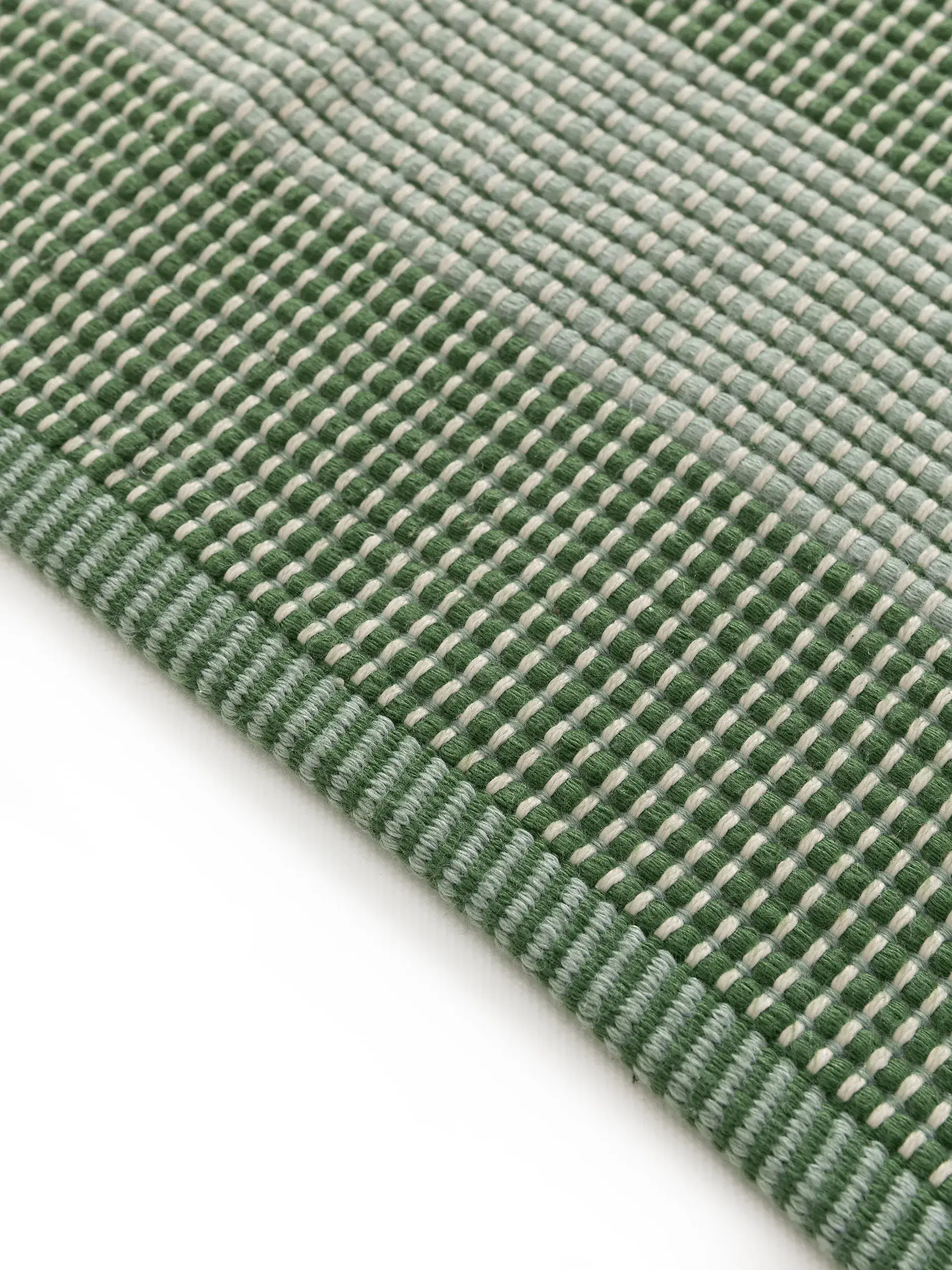 Teppich aus 100% Polyester (recyceltes PET) in Grün mit 100% Polyester (recyceltes PET) hohem Flor von Lytte