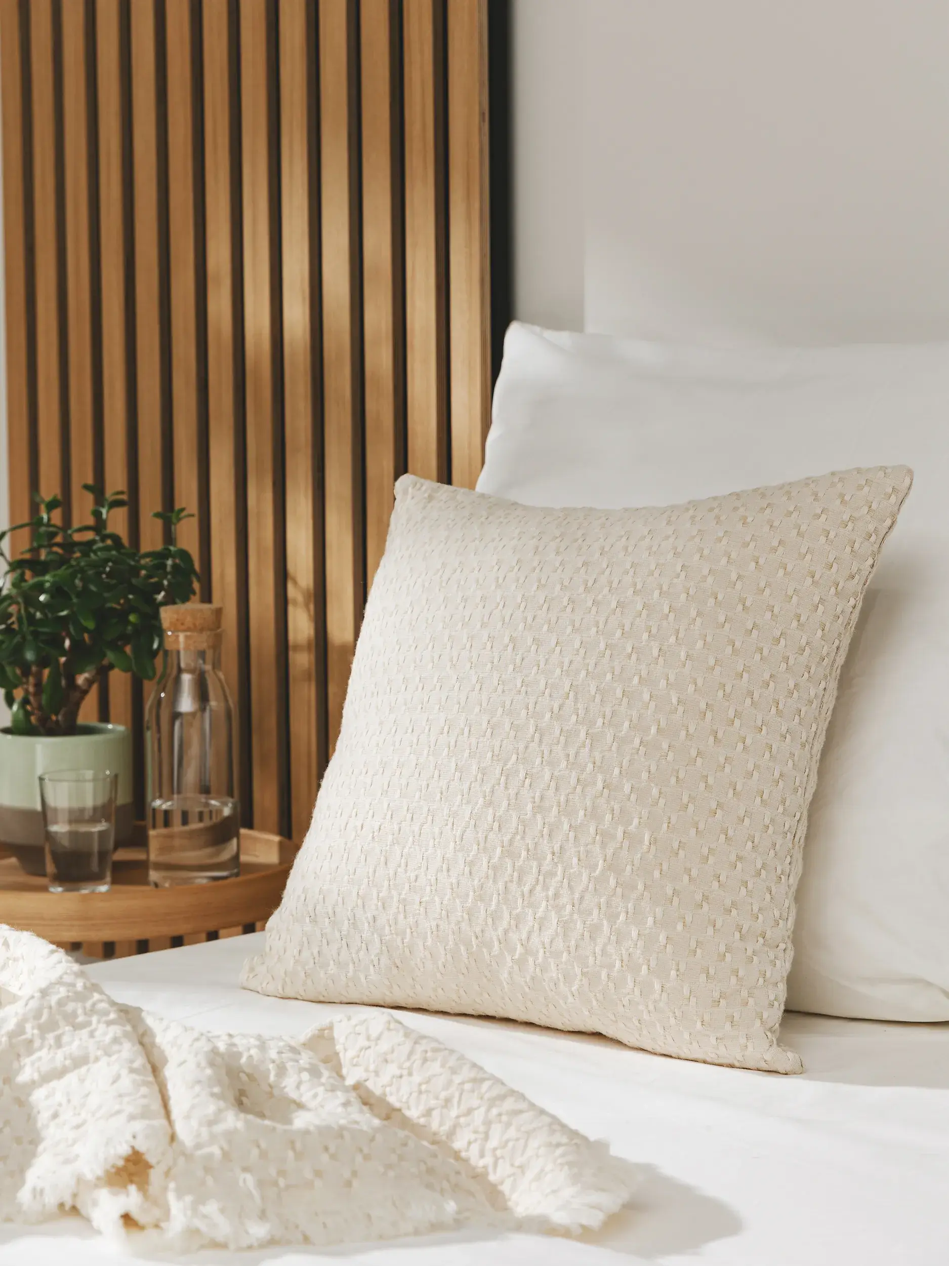 Kissenbezug Vanida Beige in Abstrakt design made of 50% Wool, 50% Cotton by benuta Pure