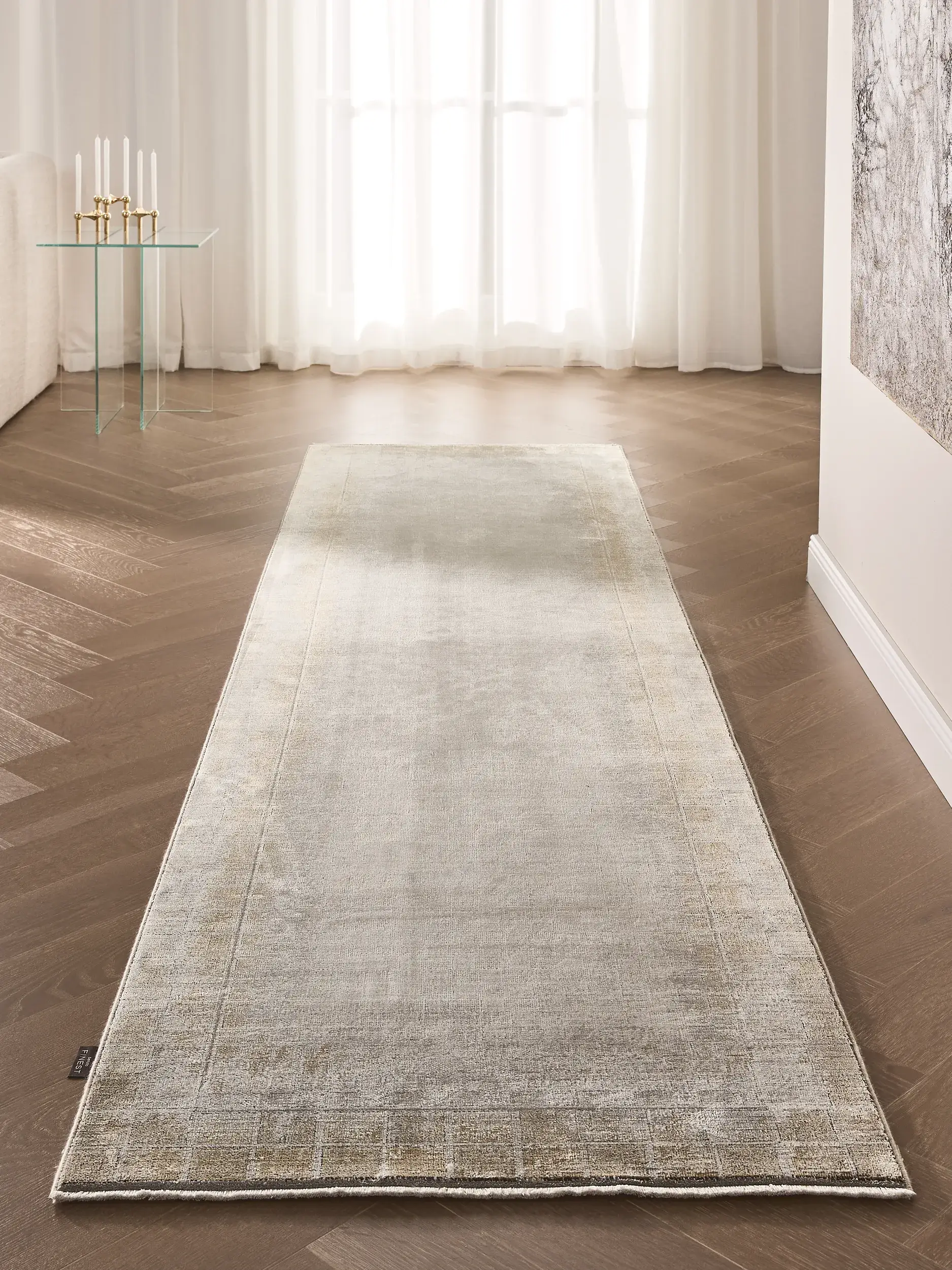 Teppich aus 60% Viskose, 40% Polyacryl (Chenille) in Grau mit 60% Viskose, 40% Polyacryl (Chenille) hohem Flor von benuta Finest