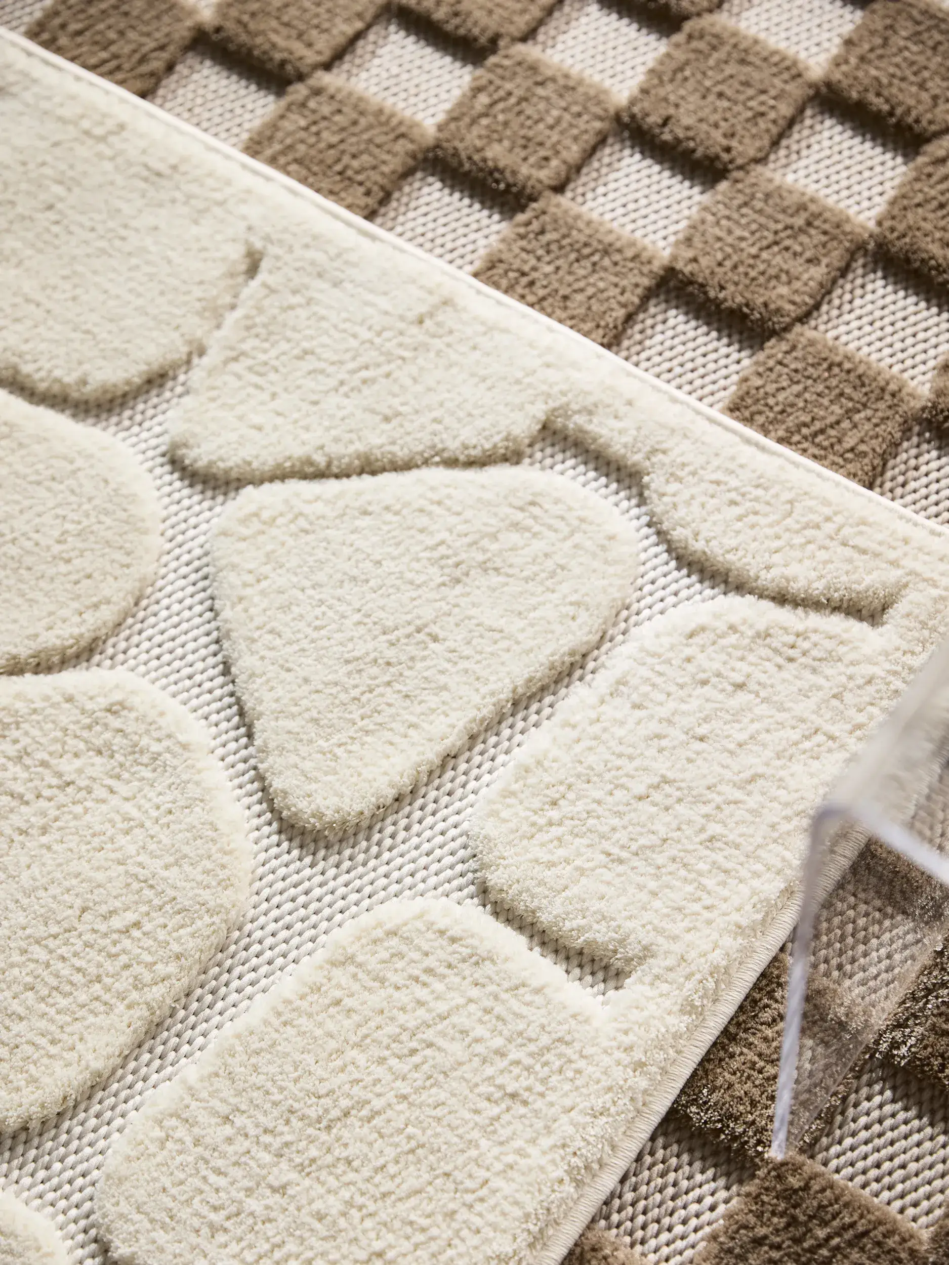 Teppich aus 100% Polyester (Microfiber) in Taupe mit 100% Polyester (Microfiber) hohem Flor von benuta Pop