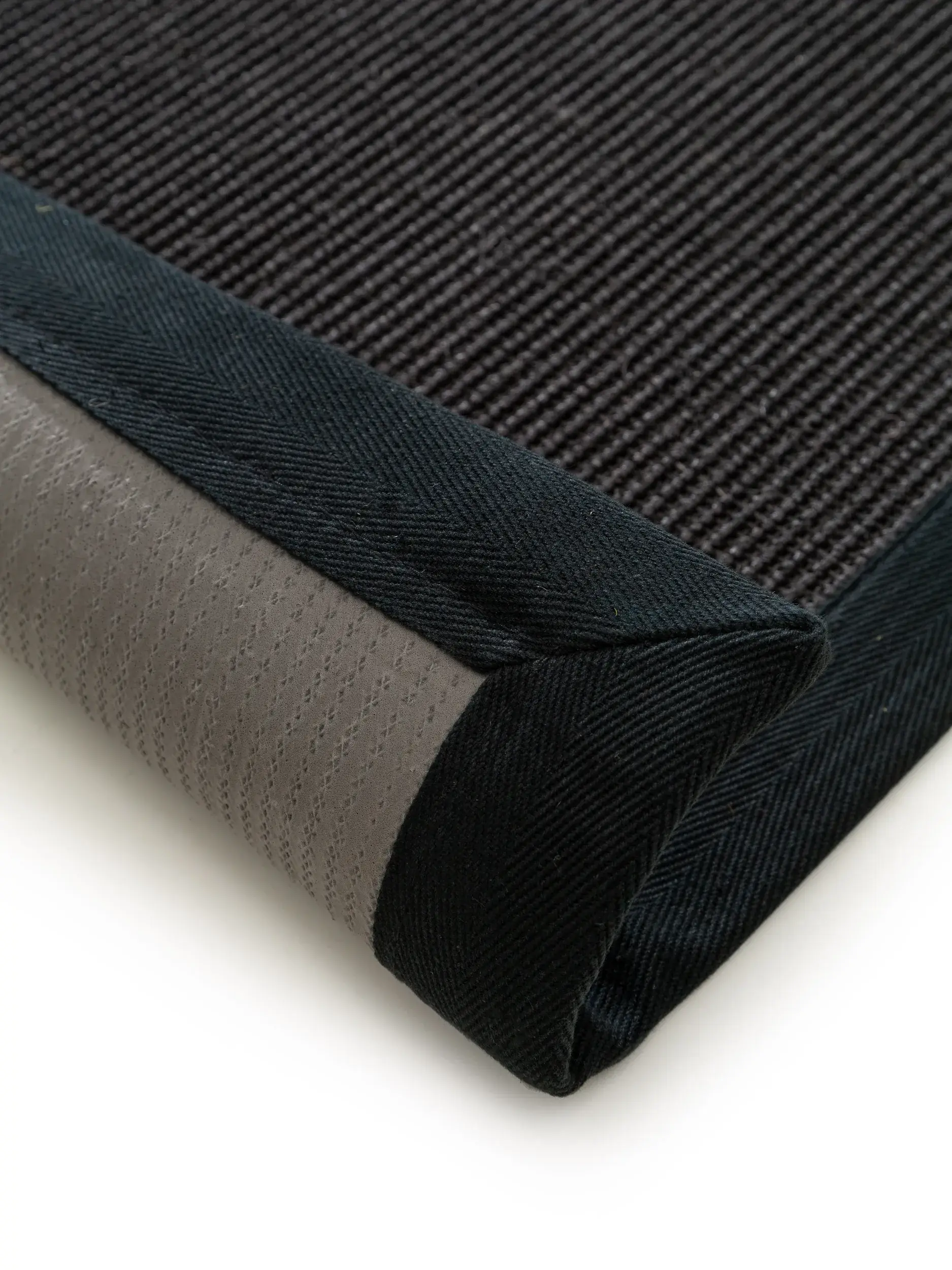 Fußmatte Sana Schwarz im Design Bordüre aus 100% Sisal von benuta Nest