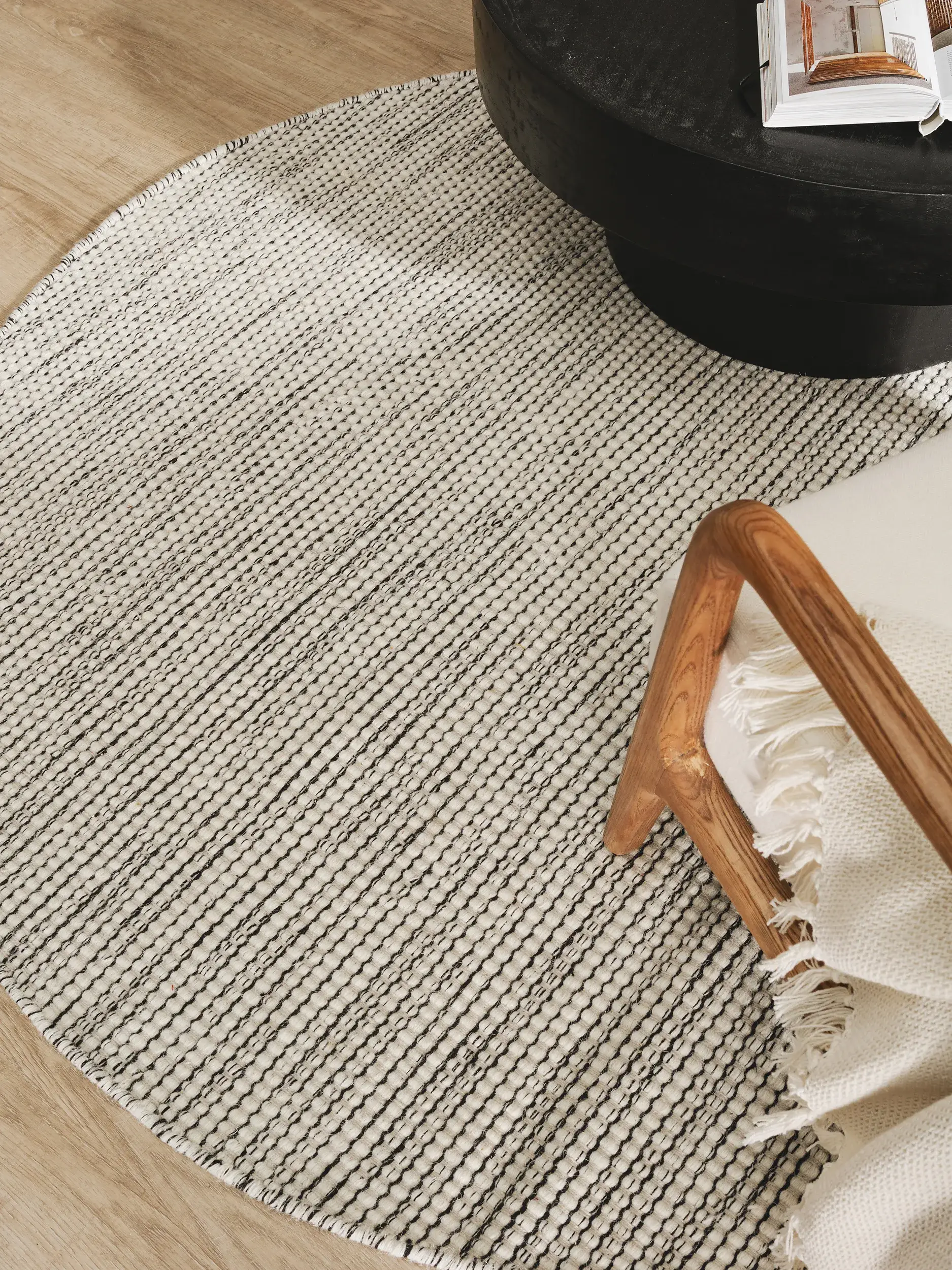 Rug made of 80% Wolle, 20% Baumwolle in Beige with a 80% Wolle, 20% Baumwolle high pile by benuta Pure