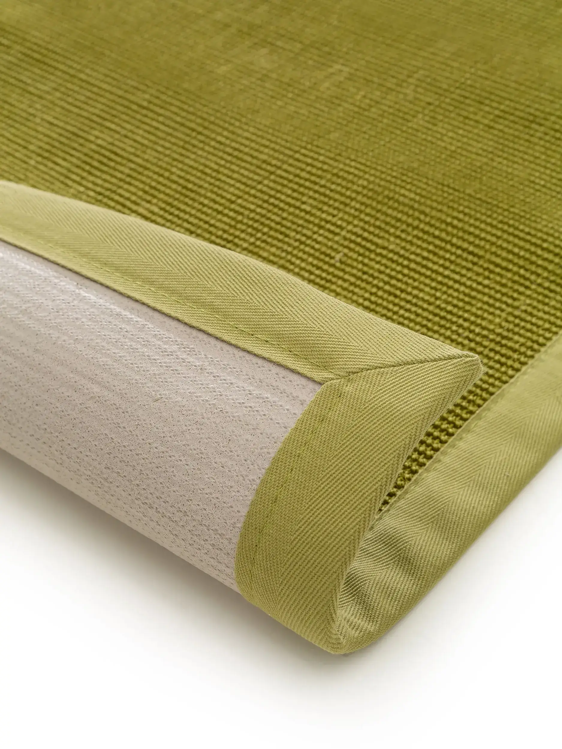 Teppich aus 100% Sisal in Grün mit 100% Sisal hohem Flor von benuta Nest