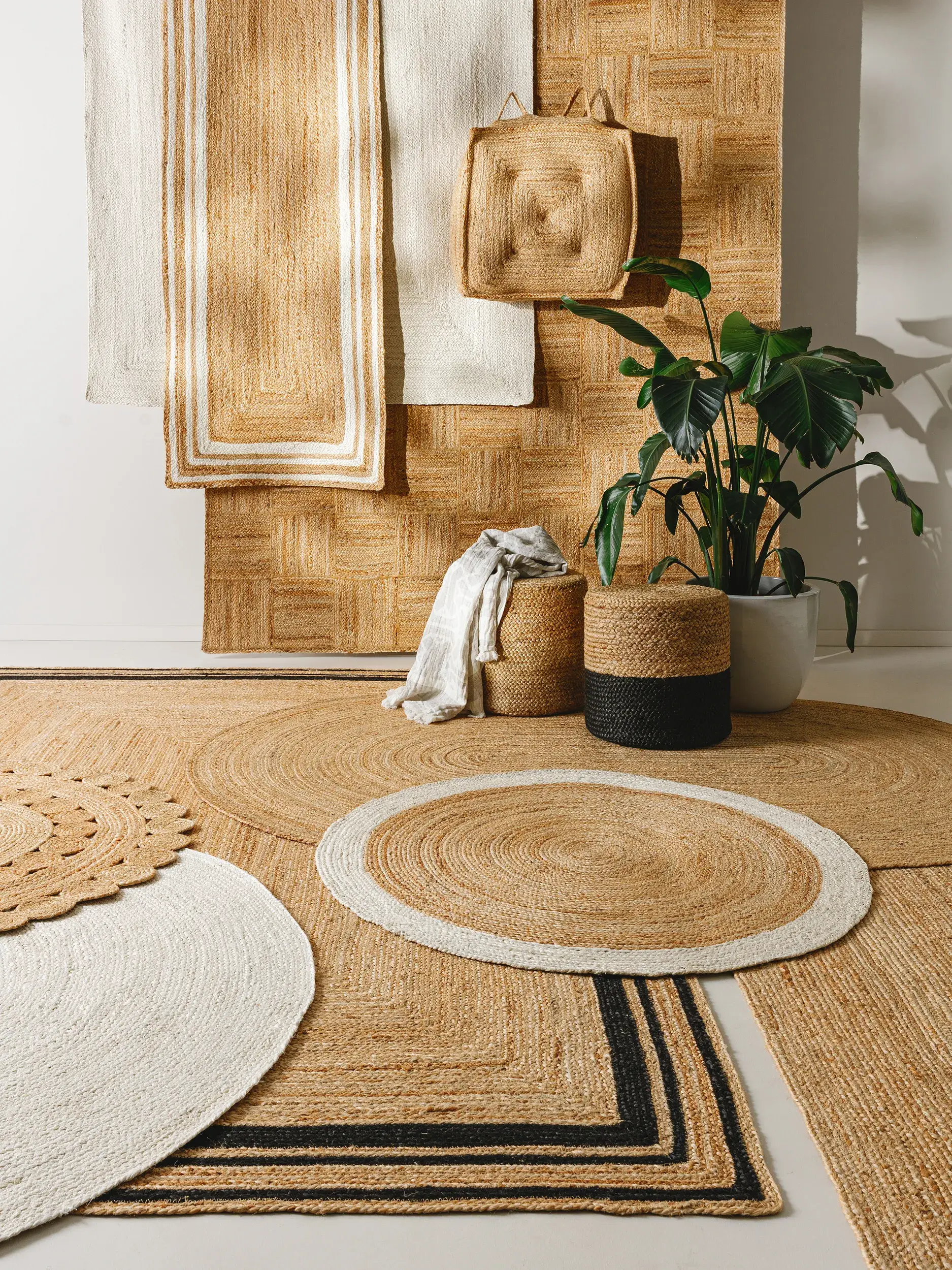 Teppich aus 100% Jute in Weiß mit 100% Jute hohem Flor von benuta Pure