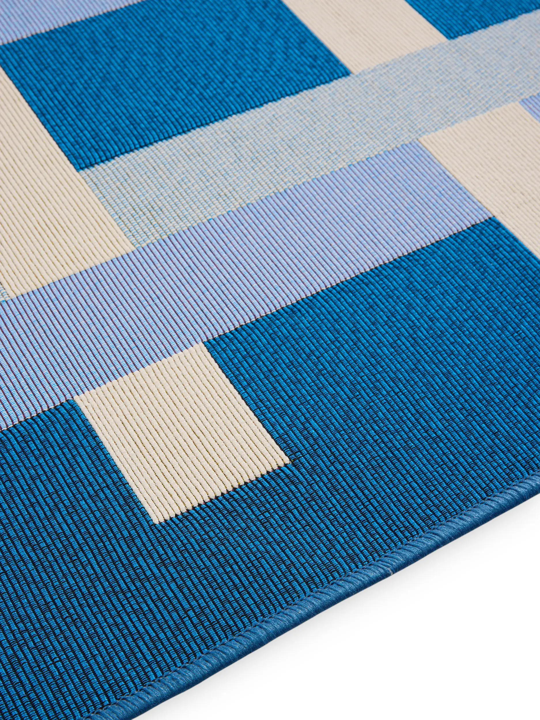 Teppich aus 76% Polypropylen, 23% Polyester, 1% Latex in Blau mit 76% Polypropylen, 23% Polyester, 1% Latex hohem Flor von benuta Pop