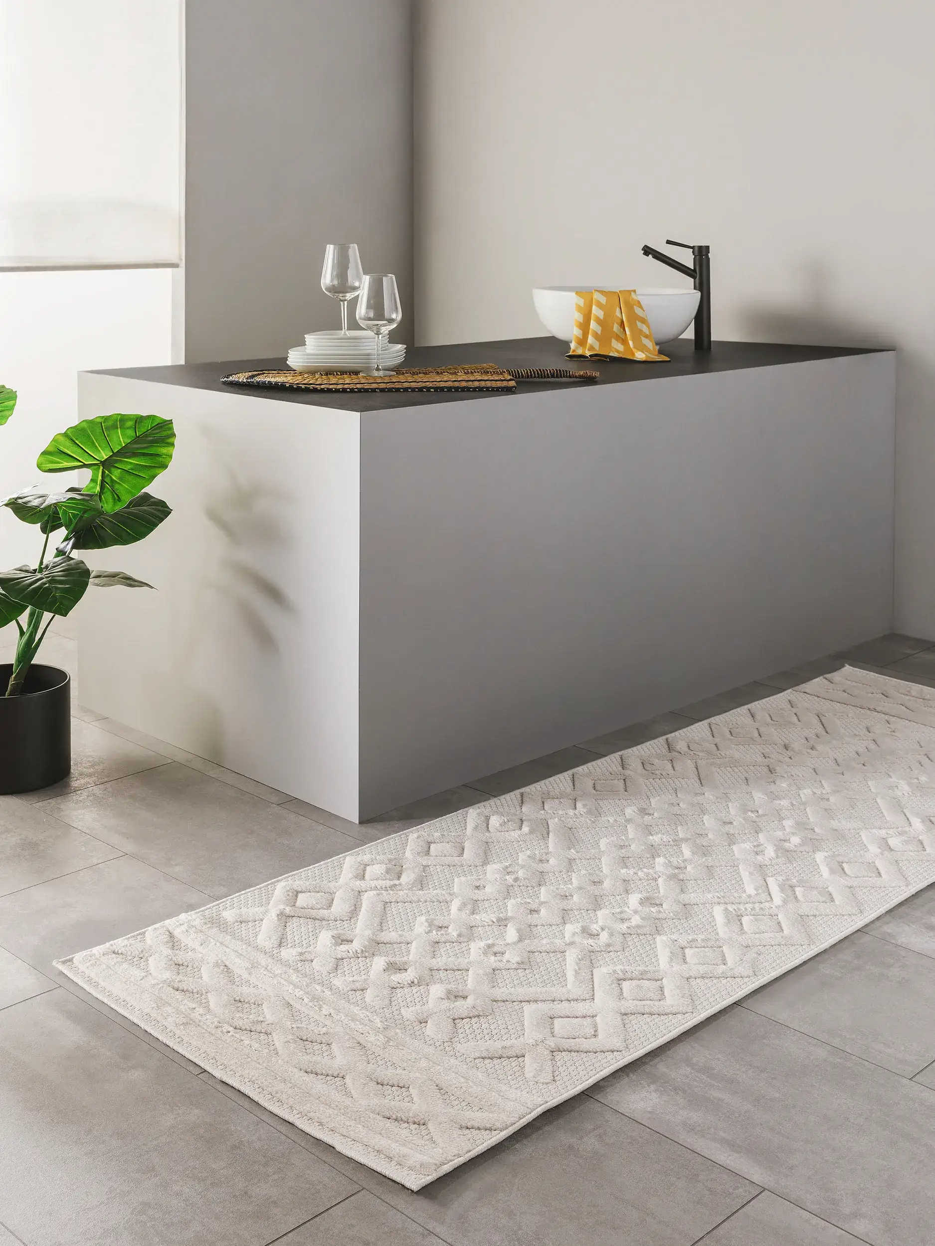 Matta av 100% Polypropen i Beige med 100% Polypropen hög lugg från benuta nest