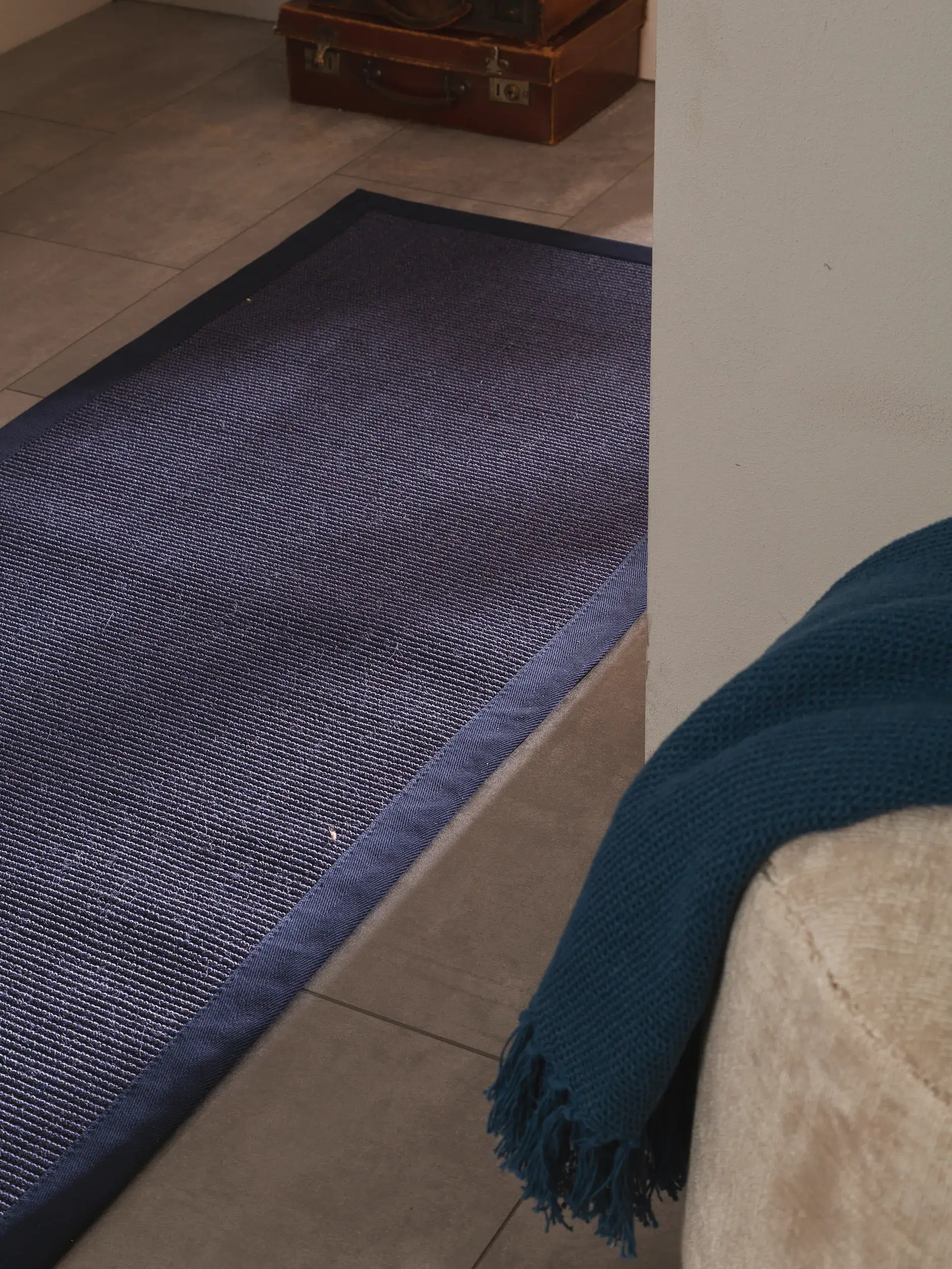 Teppich aus 100% Sisal in Blau mit 100% Sisal hohem Flor von benuta Nest