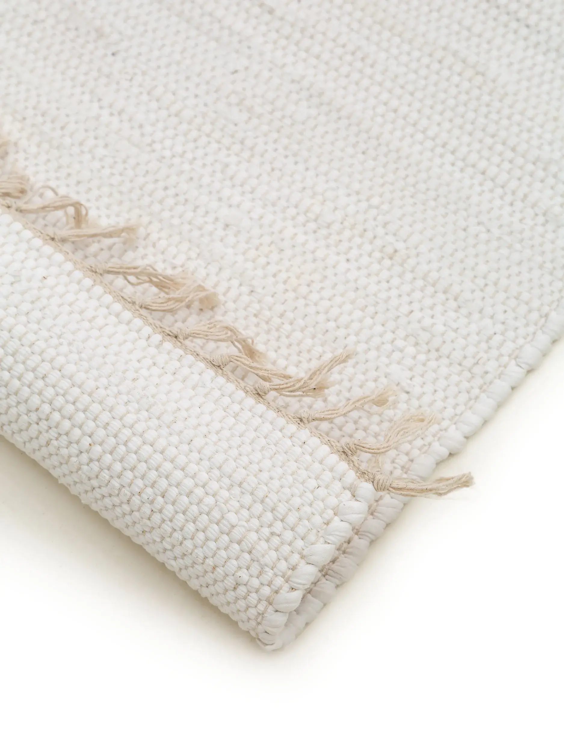 Teppich aus 100% Recycelte Baumwolle in Weiß mit 100% Recycelte Baumwolle hohem Flor von benuta Basic