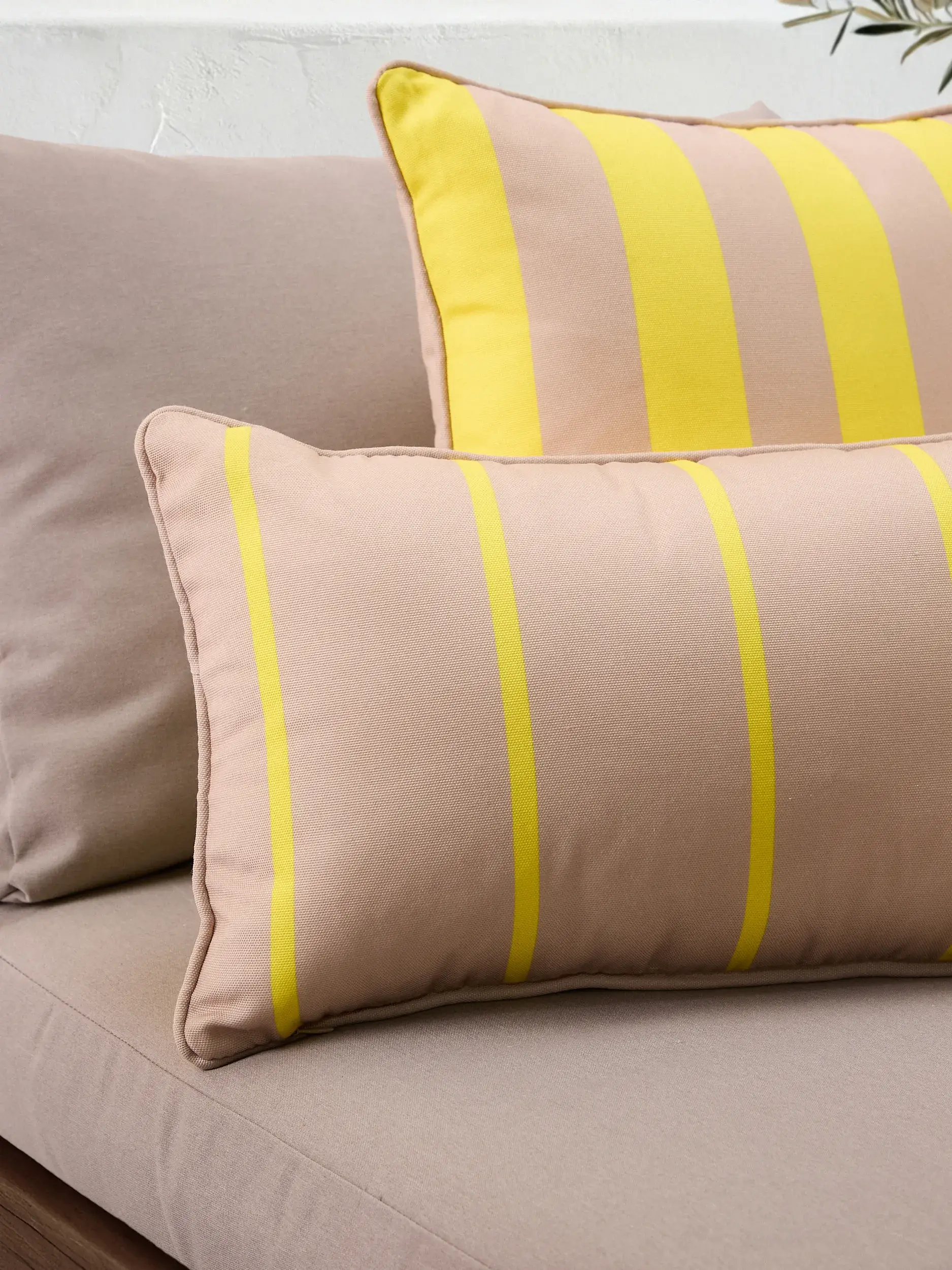 Indendørs- og udendørspude Reed Gul fra benuta nest