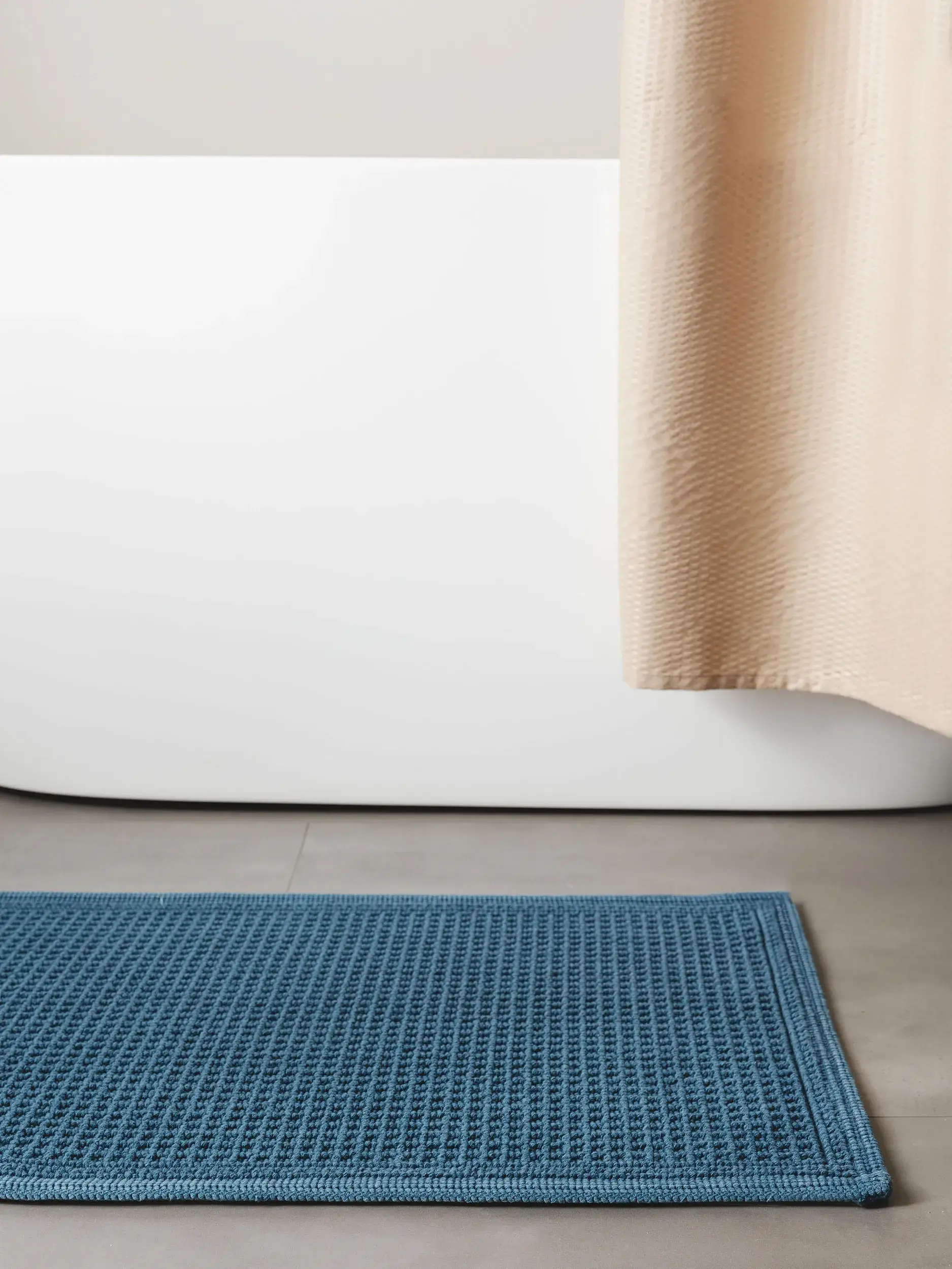 Tappeto da bagno Jojo Blu scuro in Tintaunita-ontwerp van 100% Cotone door benuta nest
