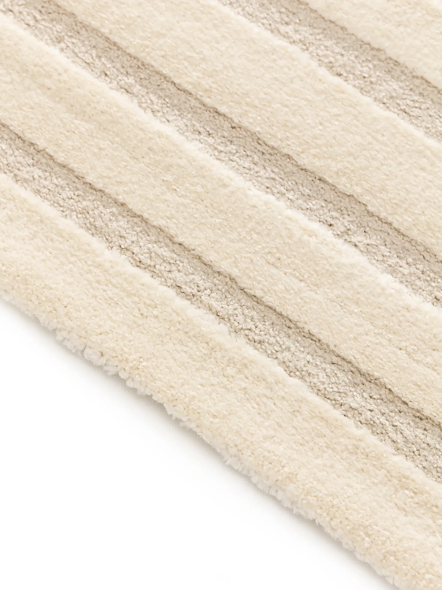 Matta av 60% Polypropen, 40% Polyester i Beige med 60% Polypropen, 40% Polyester hög lugg från benuta nest
