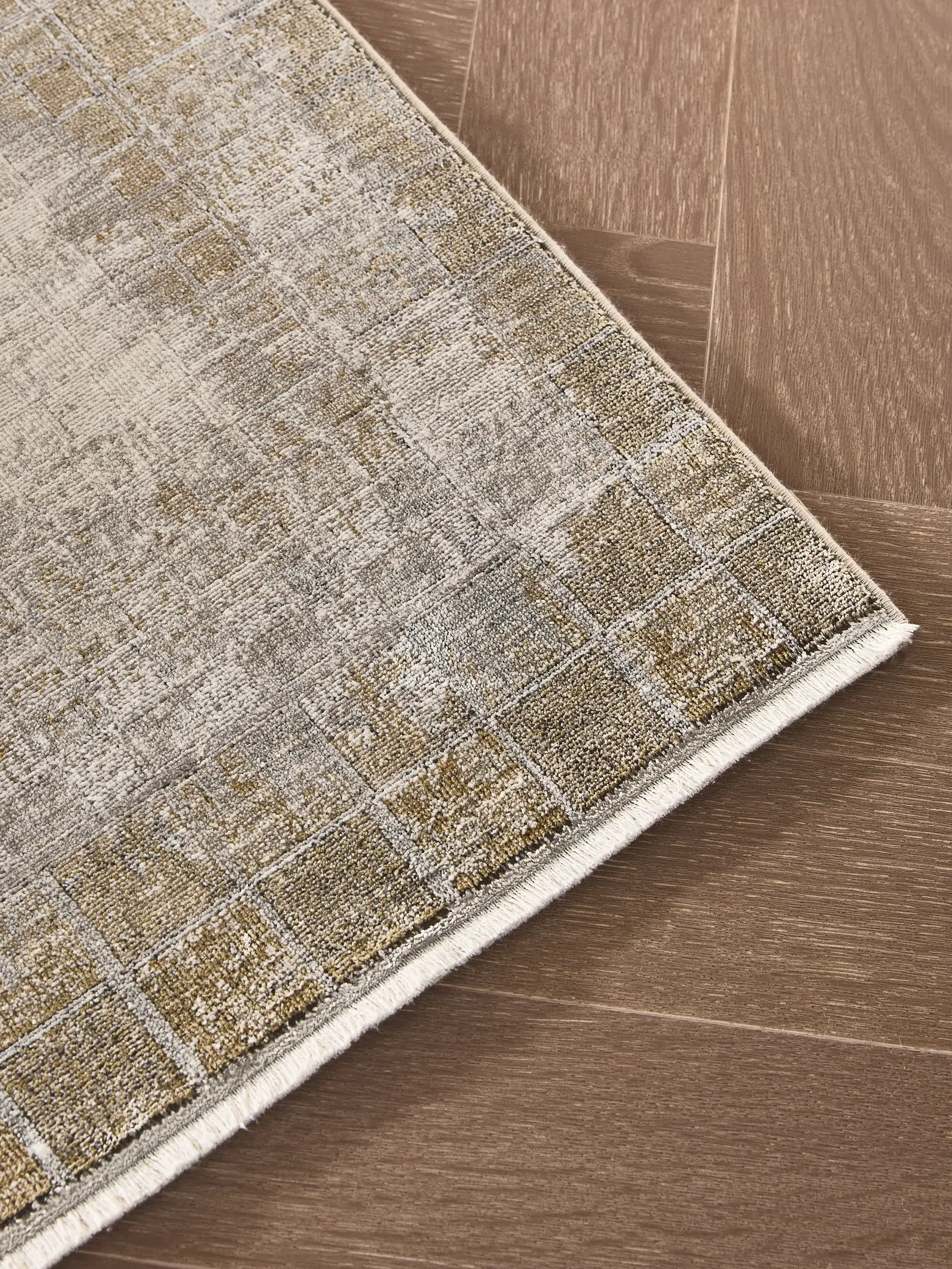 Teppich aus 60% Viskose, 40% Polyacryl (Chenille) in Grau mit 60% Viskose, 40% Polyacryl (Chenille) hohem Flor von benuta Finest