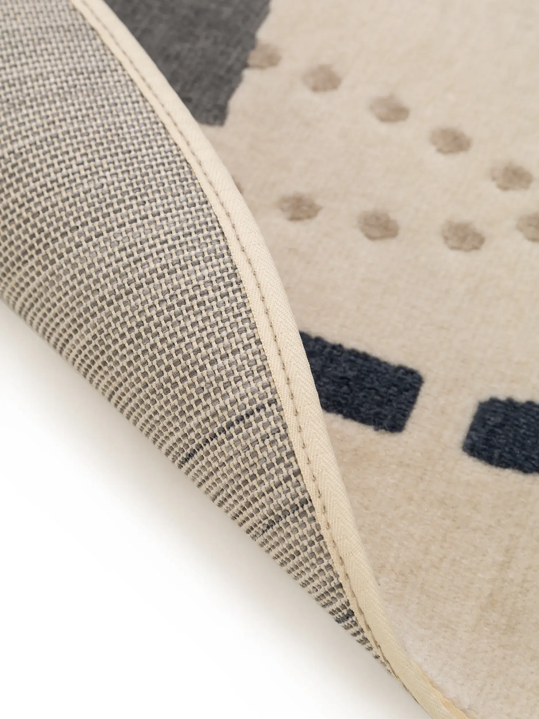 Rug made of 100% Polypropylen in Beige with a 100% Polypropylen high pile by Lytte