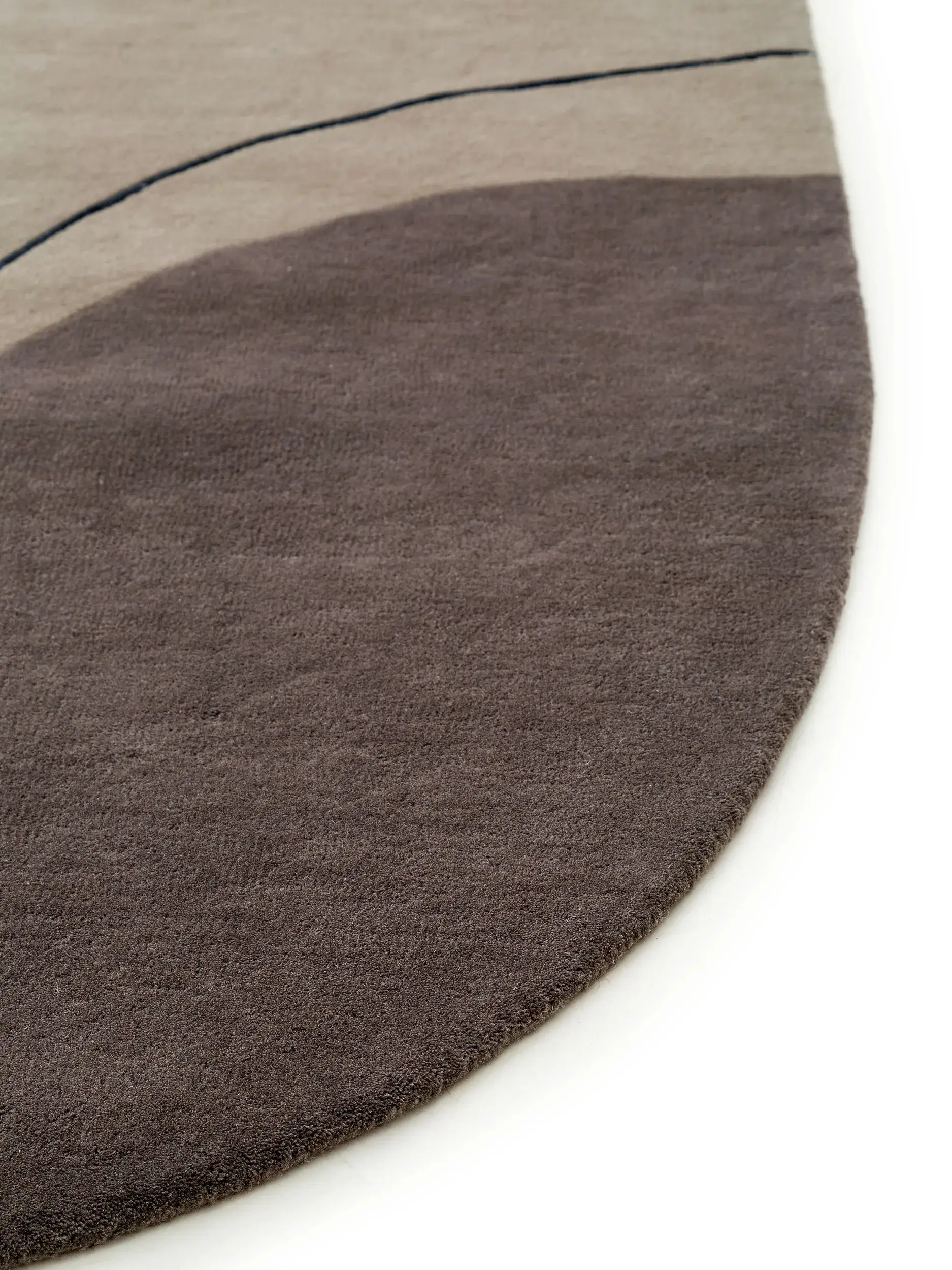 Tapijt van 85% Wol, 15% Viscose in Taupe met een 85% Wol, 15% Viscose hoge pool van benuta pure