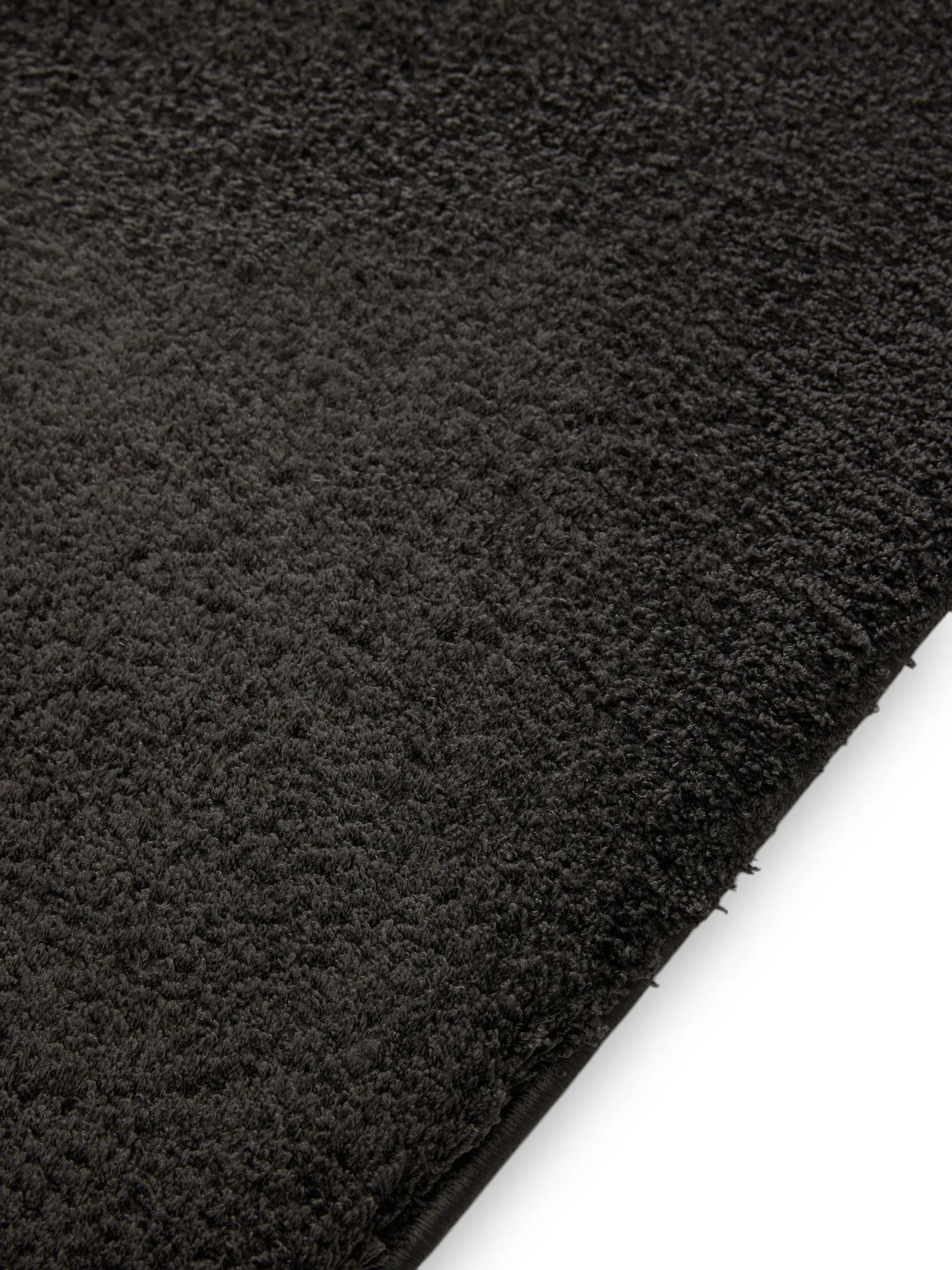 Teppich aus 100% Polyester in Schwarz mit 100% Polyester hohem Flor von benuta Nest