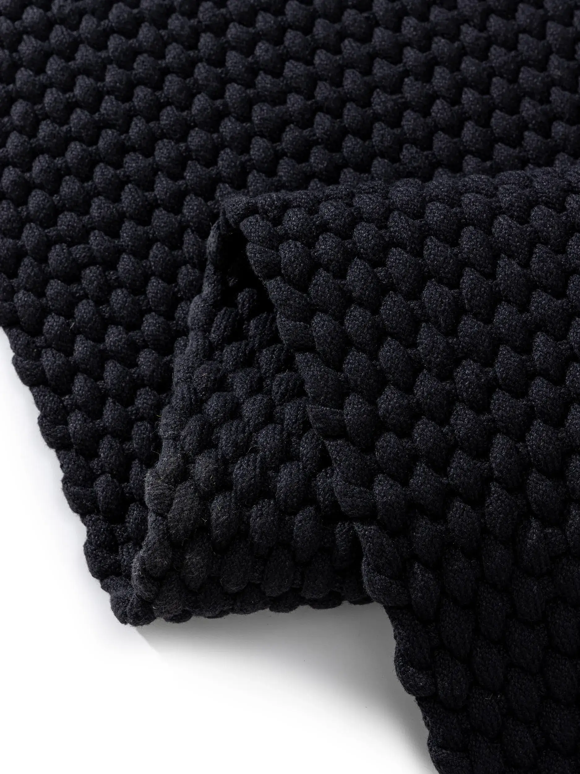 Tappeto di 100% Poliestere (PET riciclato) in Nero con pelo alto 100% Poliestere (PET riciclato) da benuta Finest