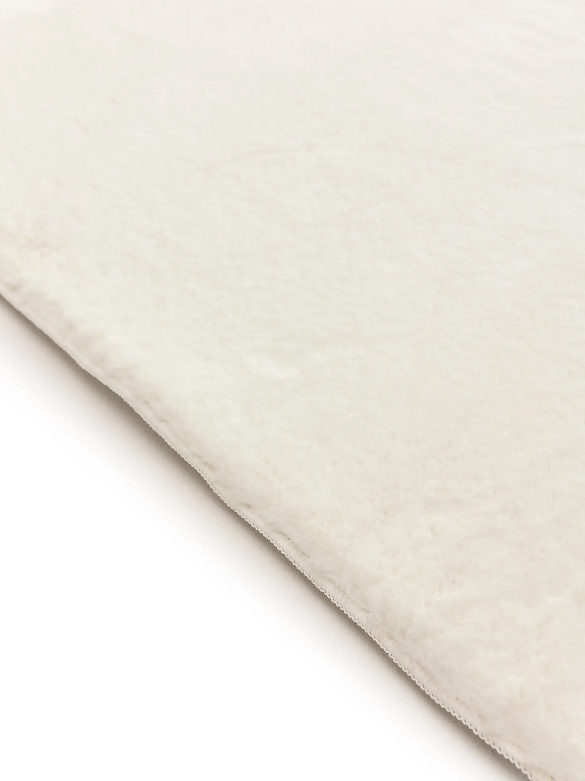 Teppich aus 100% Polyester in Beige mit 100% Polyester hohem Flor von benuta Basic